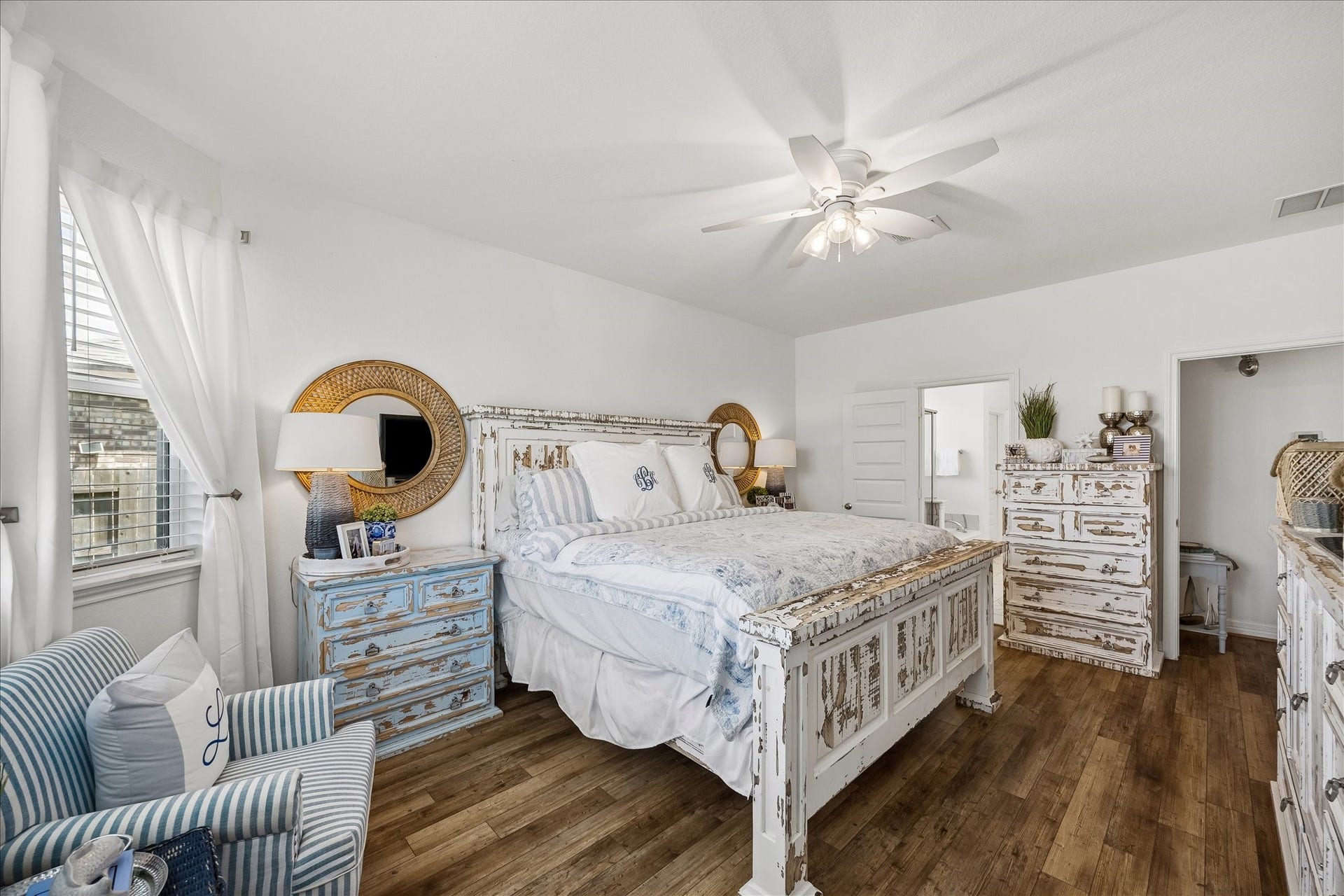 25934 Bronze Oak Court, Richmond, TX 77406 With plenty of room to stretch out and relax, this inviting owners retreat is designed for comfort from morning to night with double walk-in closets, a spa-like ensuite bathroom and a calm, private setting that feels like your own personal escape.