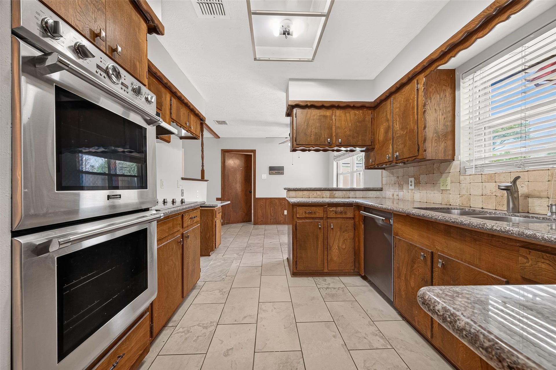 11710 N Petersham Drive, Houston, TX 77031 11710 N Petersham Drive, Houston, TX 77031