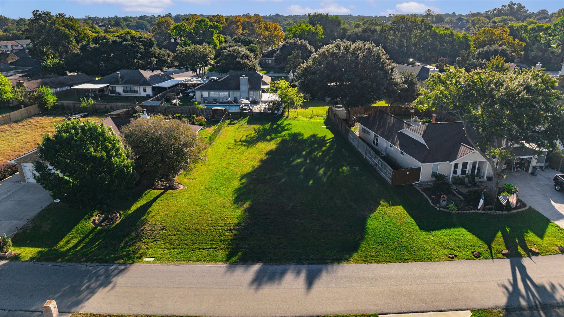 338 Bunker Hill, Willis, TX 77378 338 Bunker Hill, Willis, TX 77378