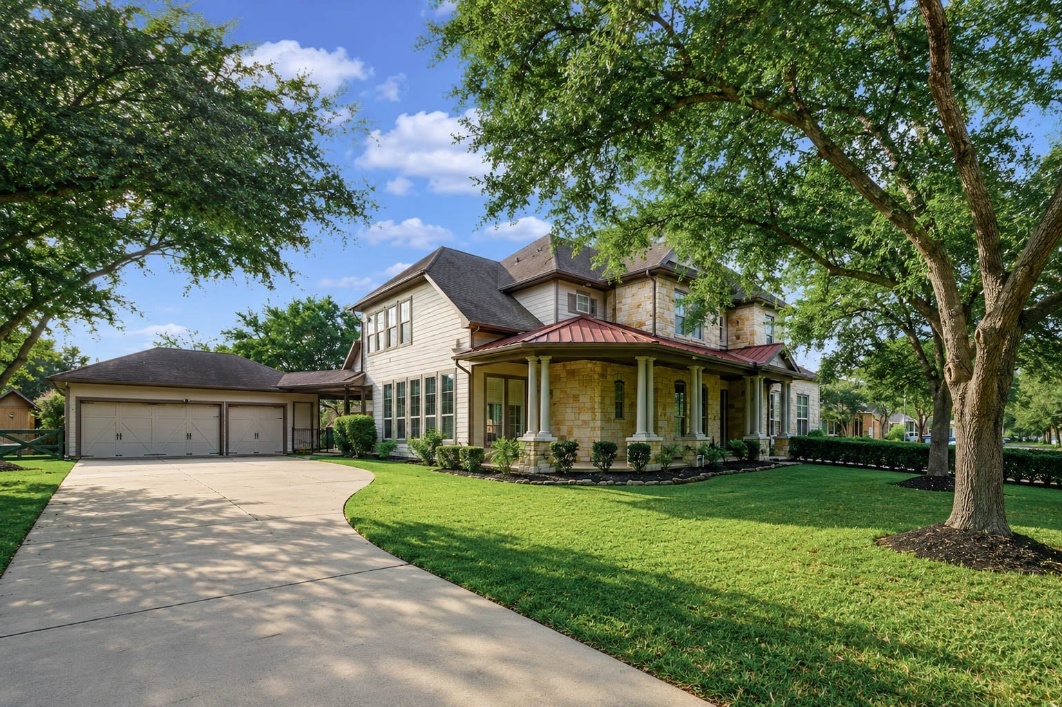 5331 W Farm Way, Fulshear, TX 77441 There is so much to offer with this home! Additional features include a 20kW whole home backup generator with integrated surge suppression, a built in security system with interconnected fire and carbon monoxide detection, and per the seller, the longest shaded driveway in the neighborhood, perfect for parking or DIY projects!