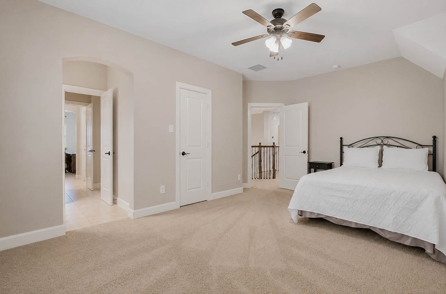 5331 W Farm Way, Fulshear, TX 77441 Guest bedroom number one offers plush carpet, a ceiling fan, and neutral paint, with plenty of space to spare.