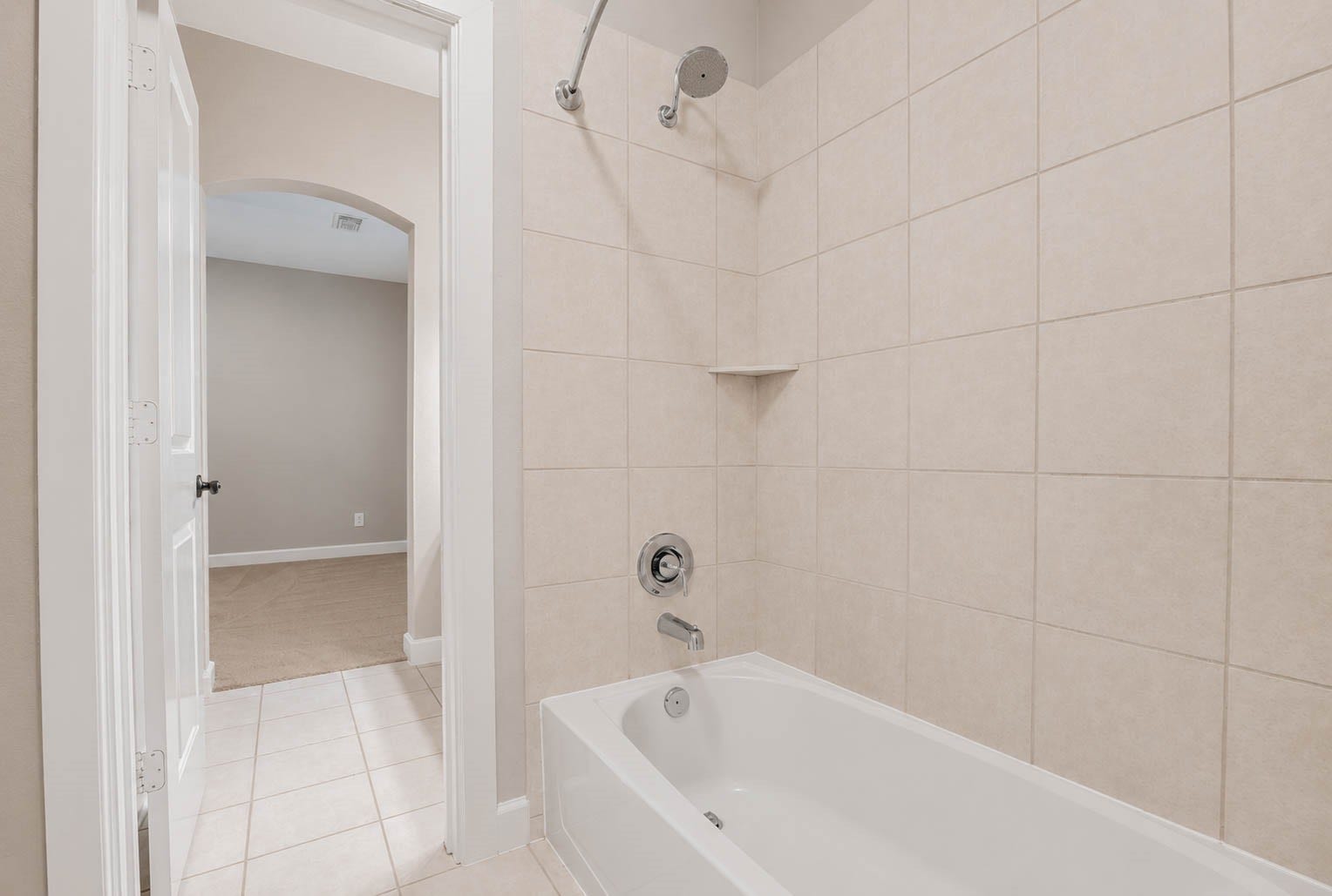 5331 W Farm Way, Fulshear, TX 77441 The tub and shower combination sits in its own private area between the two vanities, finished with a neutral tile surround and tile flooring.