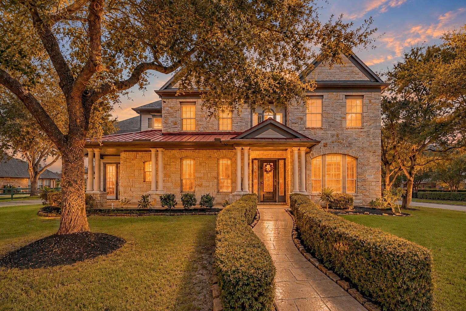 5331 W Farm Way, Fulshear, TX 77441 Welcome home to 5331 W Farm Way in Fulbrook on Fulshear Creek! This David Weekley built home sits on a corner lot and offers four bedrooms, three and a half bathrooms, and a three car garage.