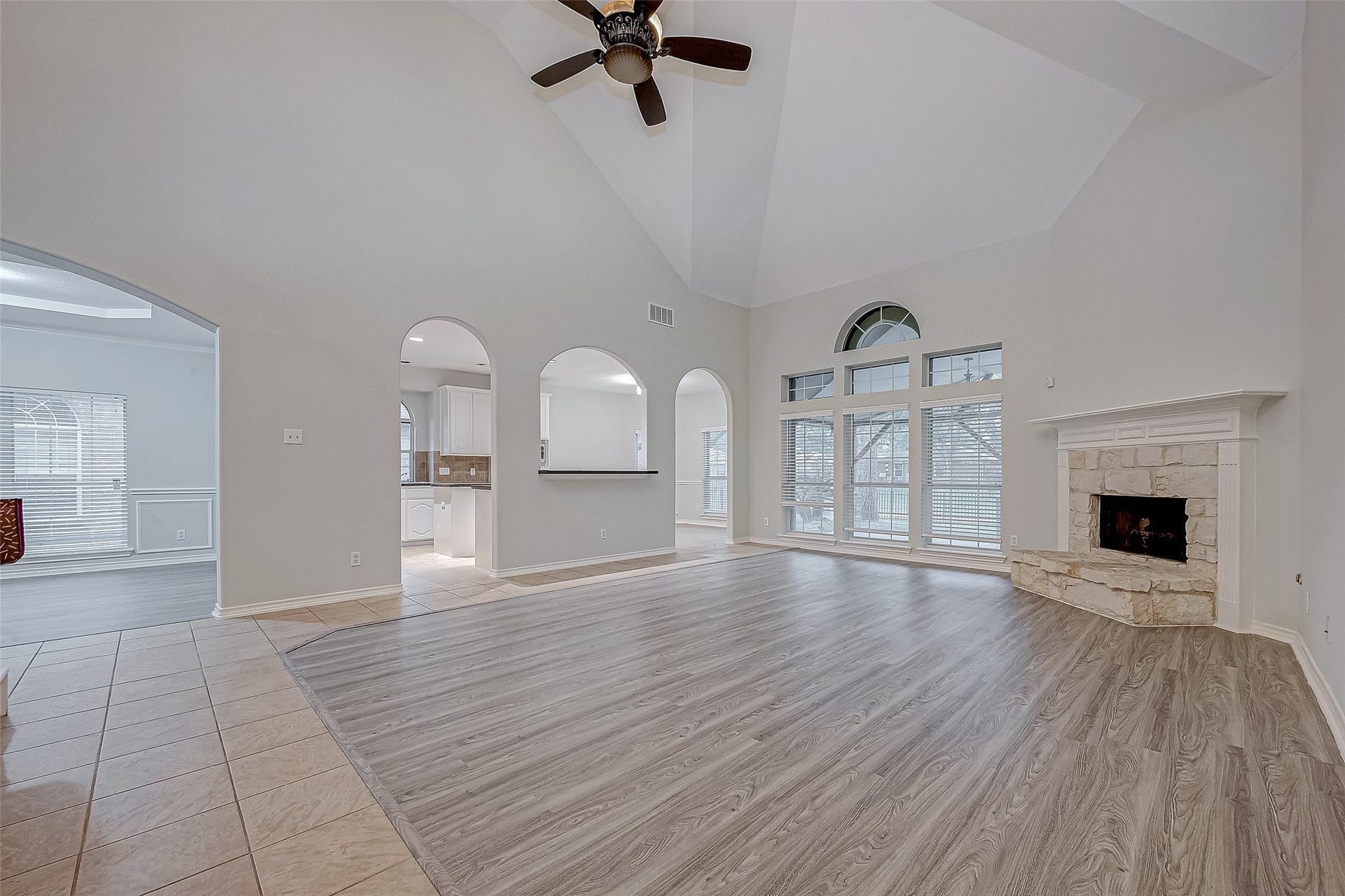 10327 Sablebrook Lane, Houston, TX 77095 formal family room with high ceiling