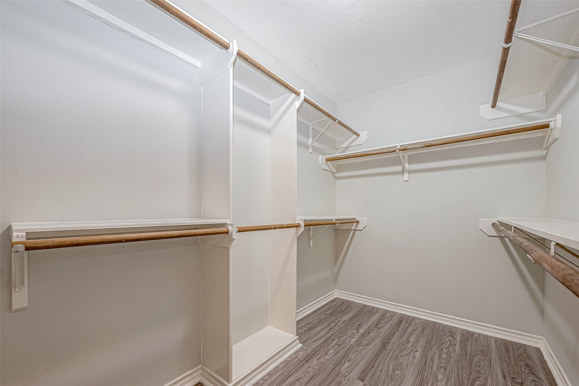 10327 Sablebrook Lane, Houston, TX 77095 walk-in closet