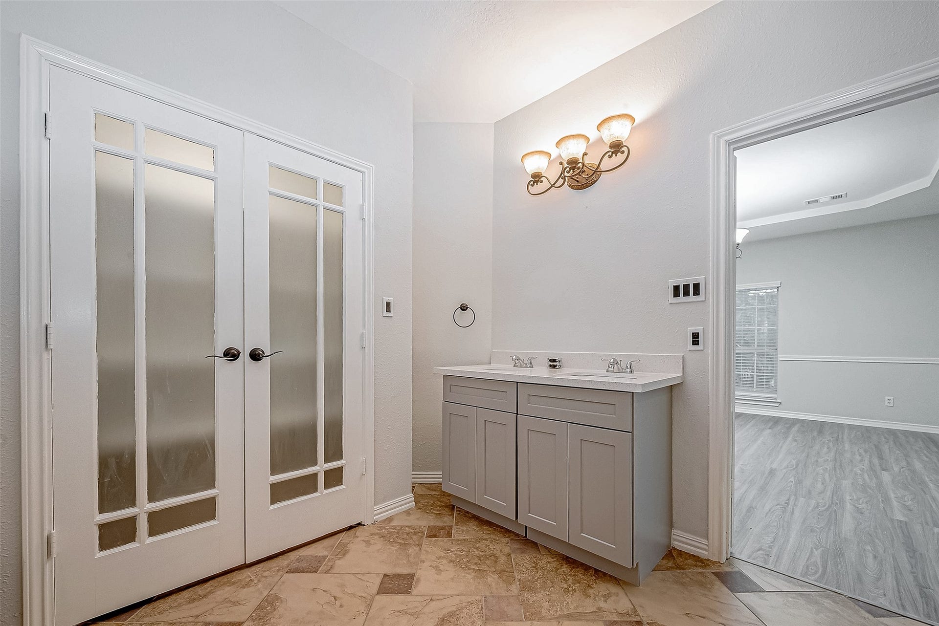 10327 Sablebrook Lane, Houston, TX 77095 master bathroom