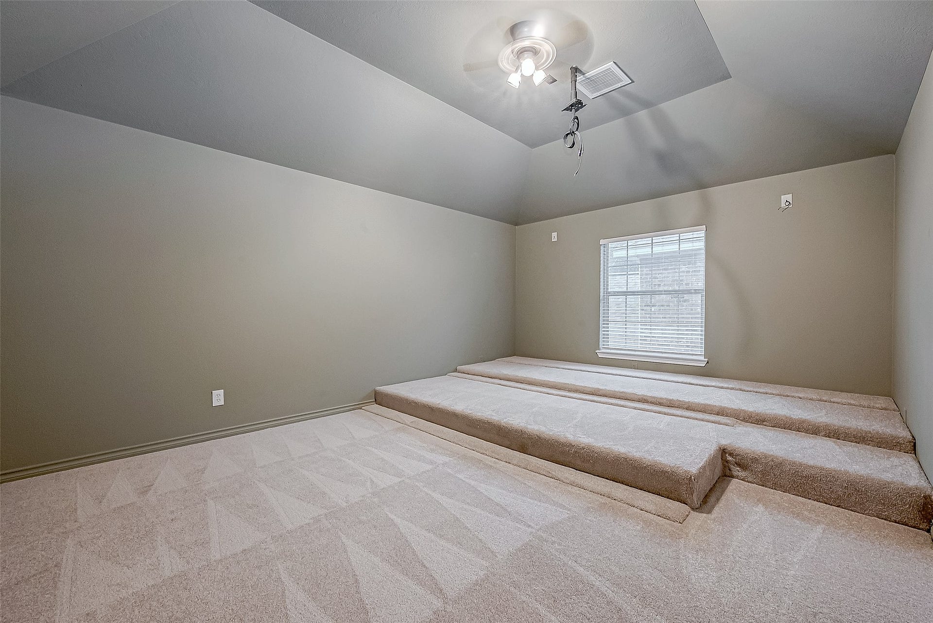 10327 Sablebrook Lane, Houston, TX 77095 theater/Media room