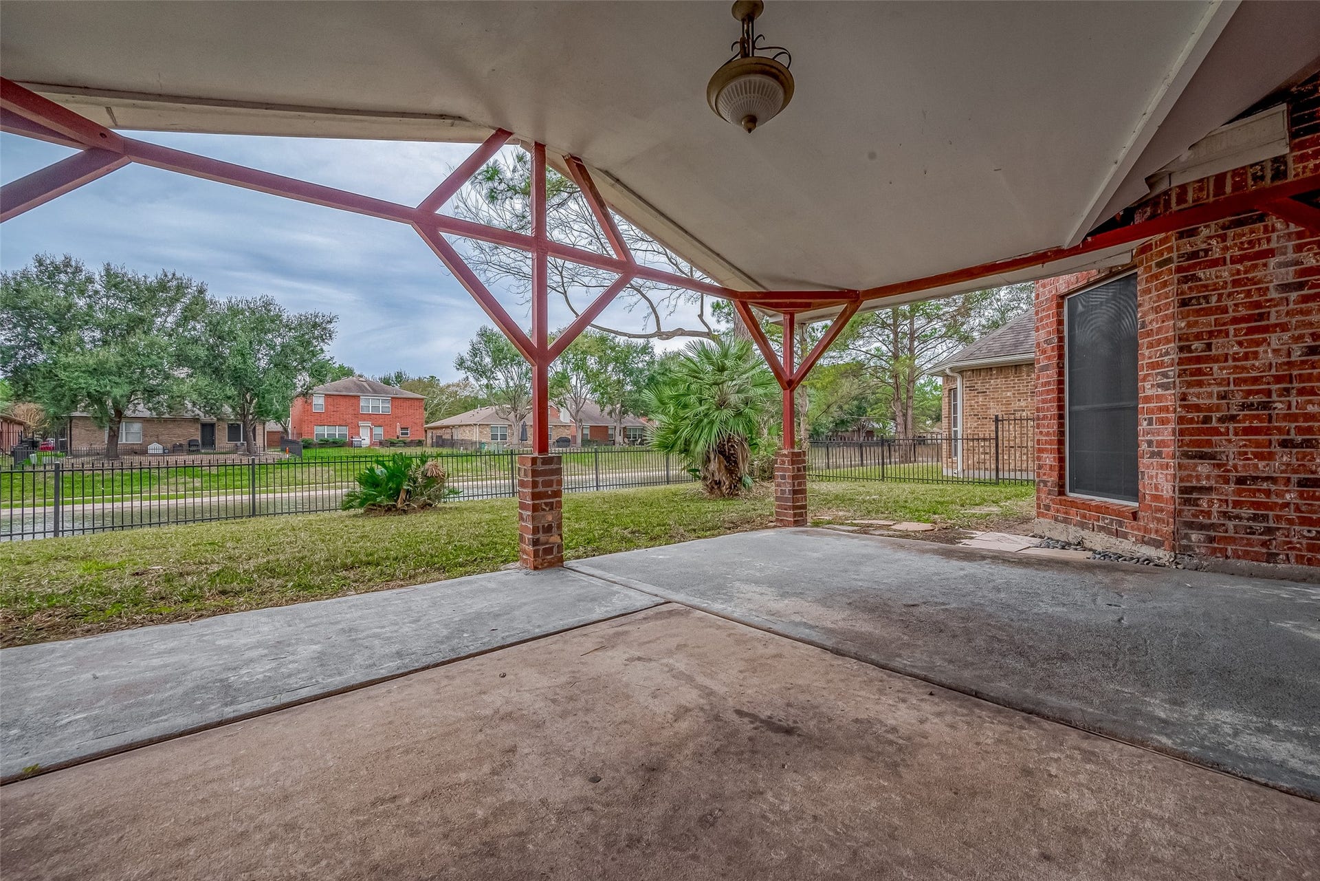 10327 Sablebrook Lane, Houston, TX 77095 Back yard covered patio