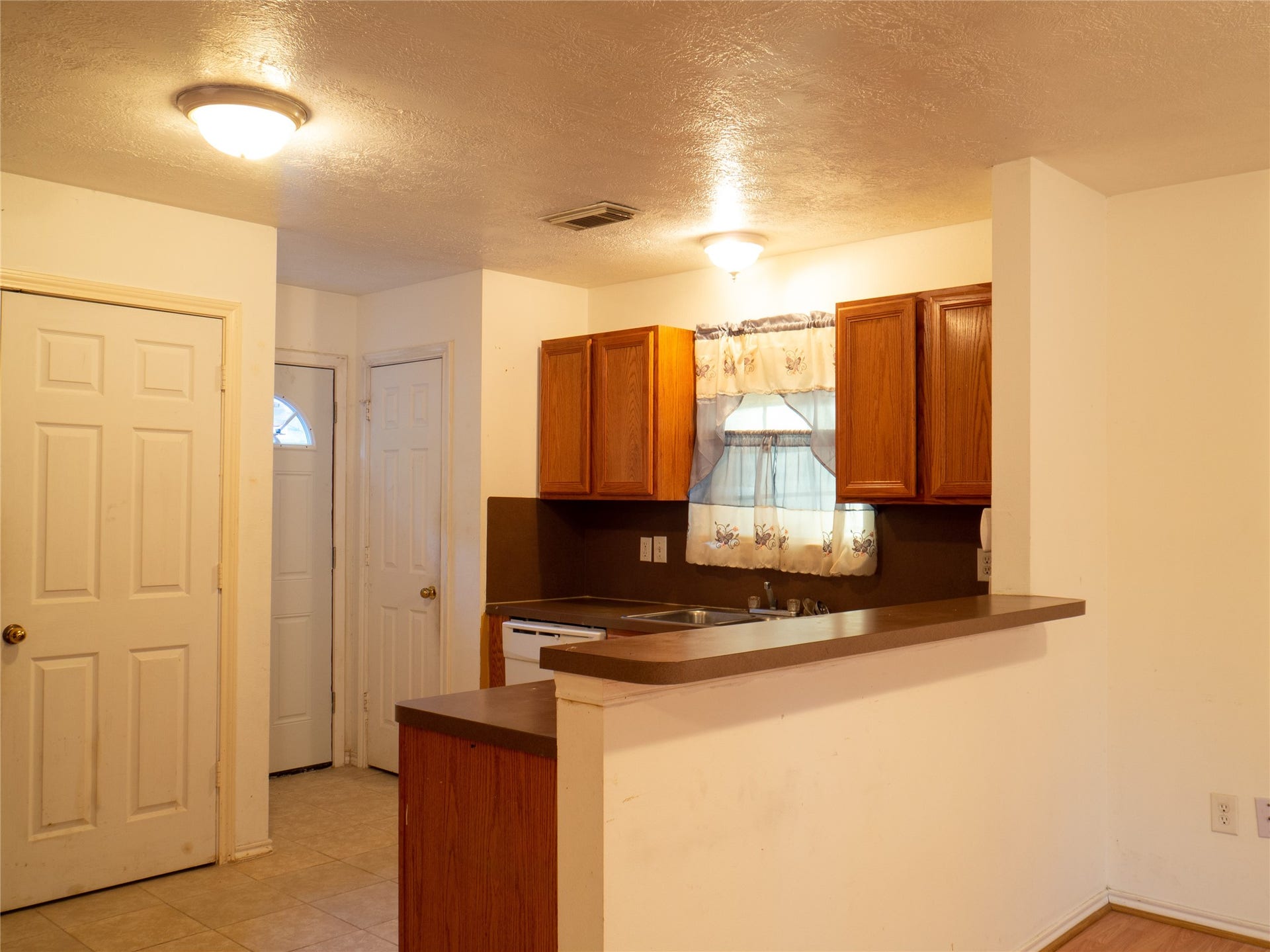 5706 Tuskegee Street, Houston, TX 77091 5706 Tuskegee Street, Houston, TX 77091