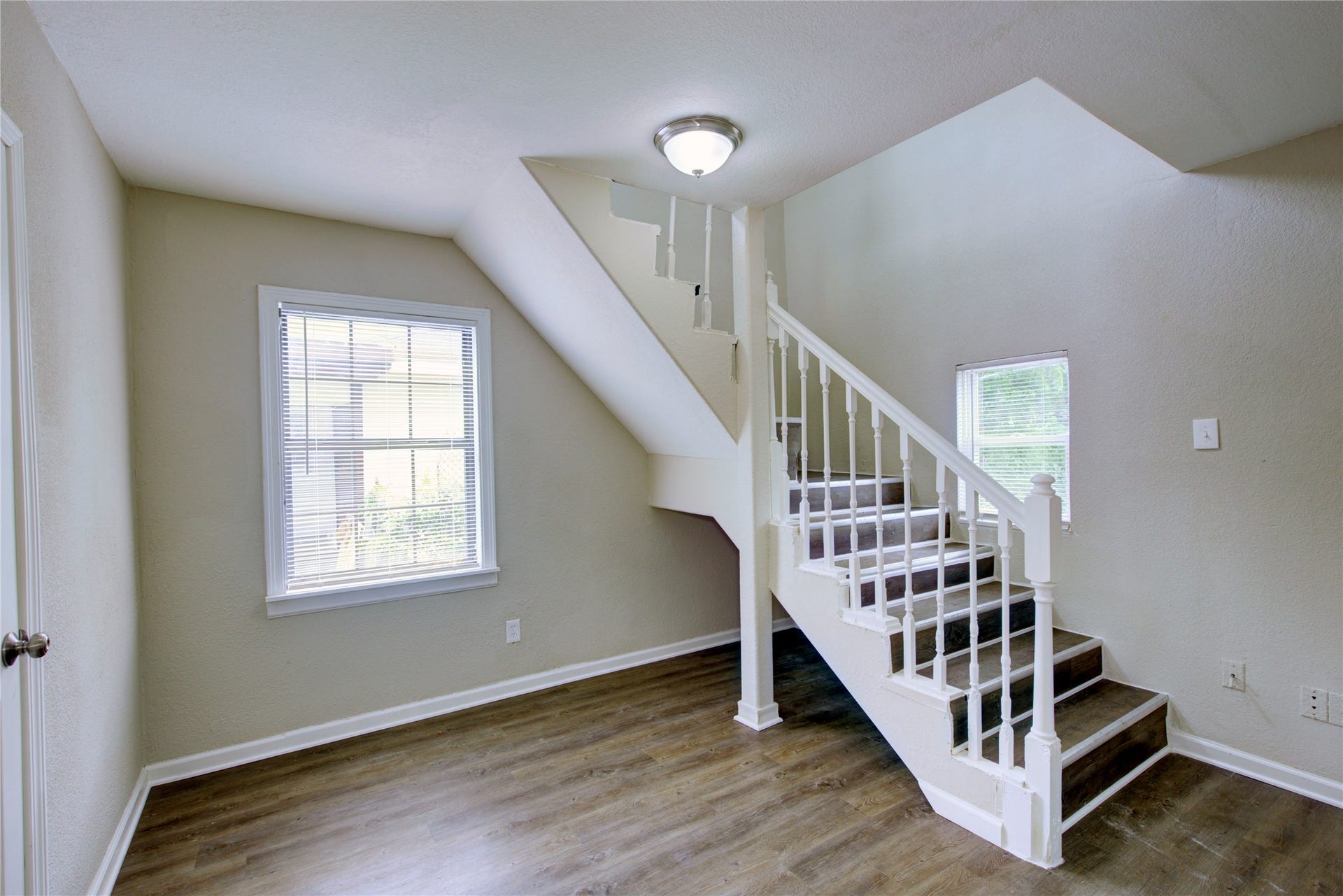 5406 Bataan Road, Houston, TX 77033 5406 Bataan Road, Houston, TX 77033
