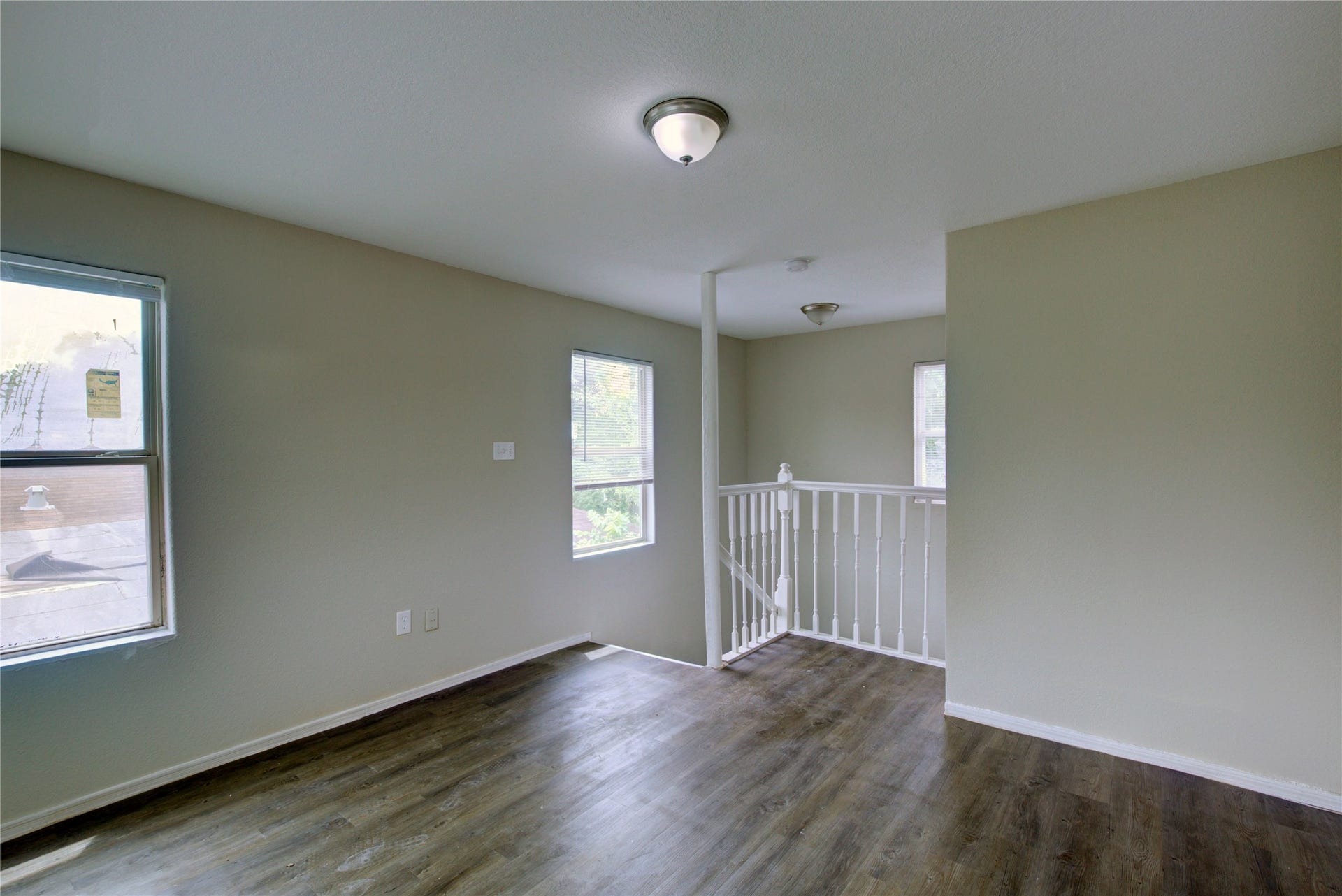 5406 Bataan Road, Houston, TX 77033 Upstairs bonus room