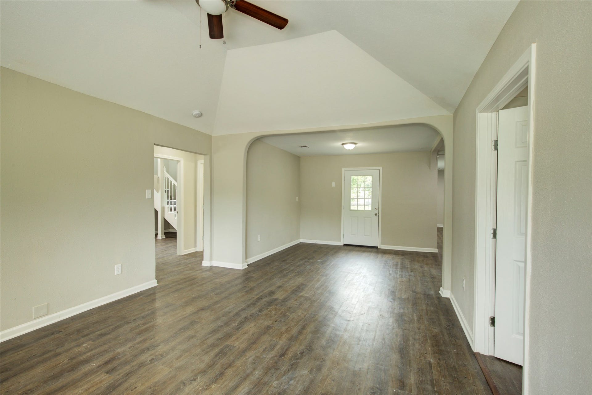 5406 Bataan Road, Houston, TX 77033 Living room