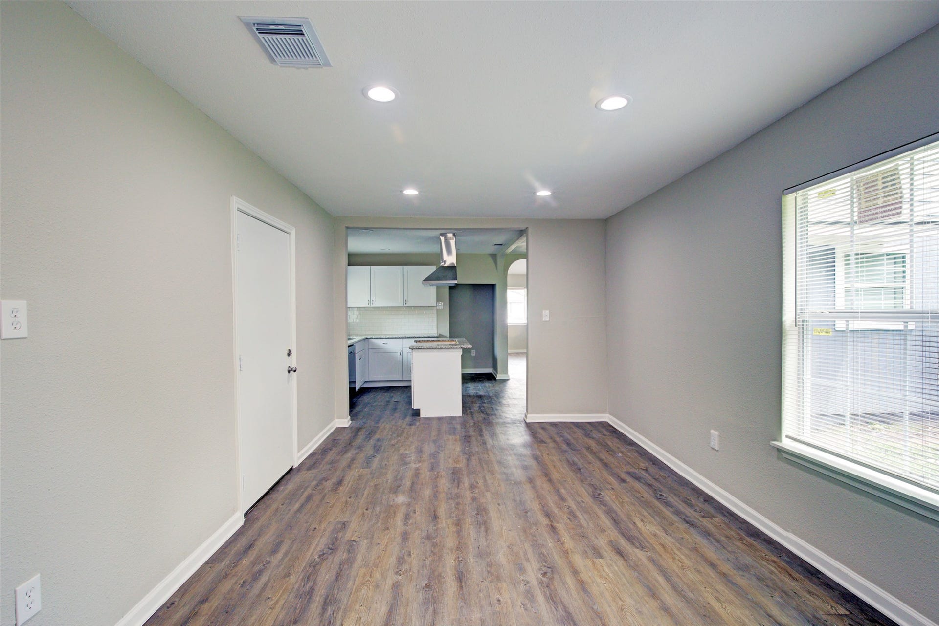 5406 Bataan Road, Houston, TX 77033 5406 Bataan Road, Houston, TX 77033