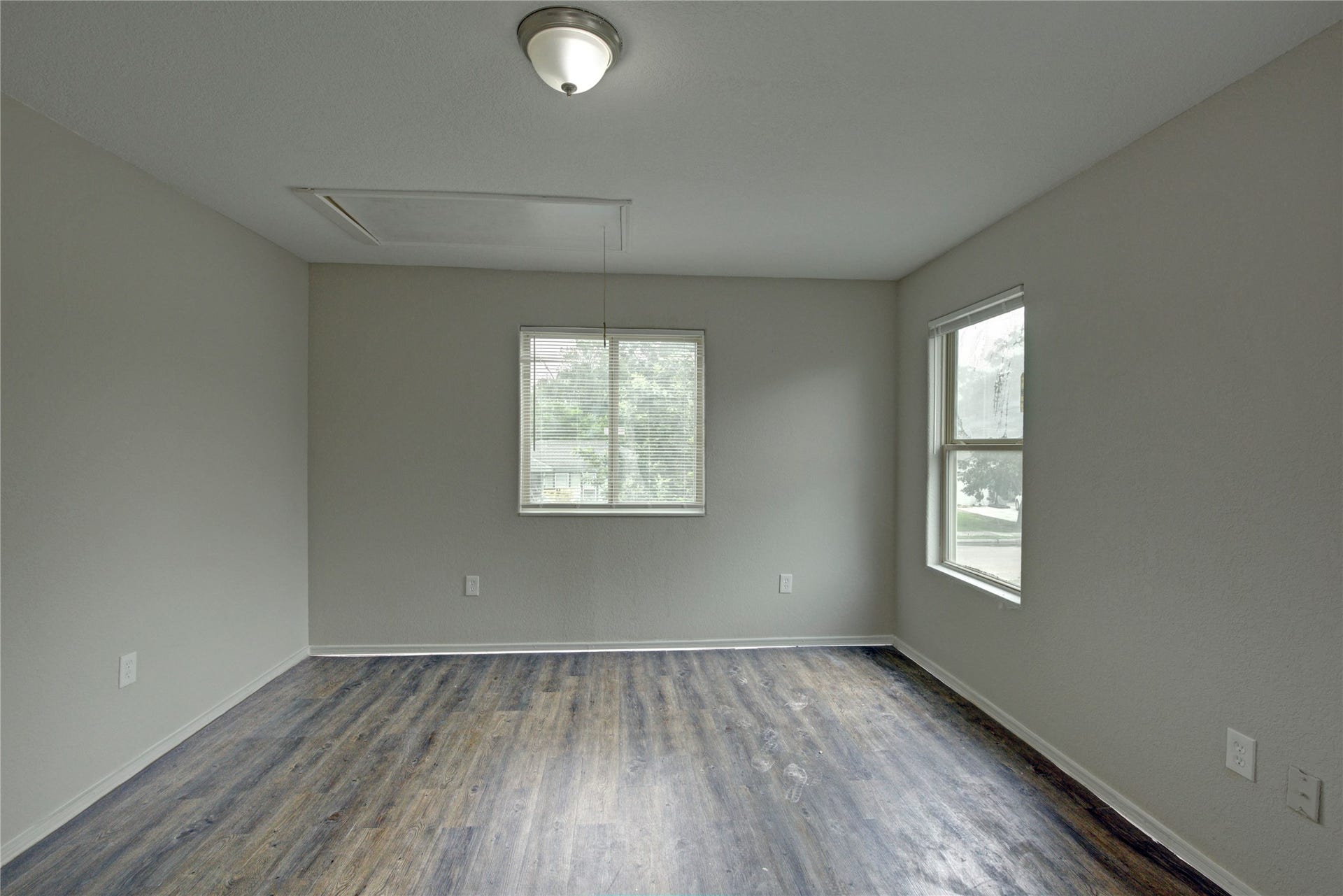 5406 Bataan Road, Houston, TX 77033 Upstairs bonus room