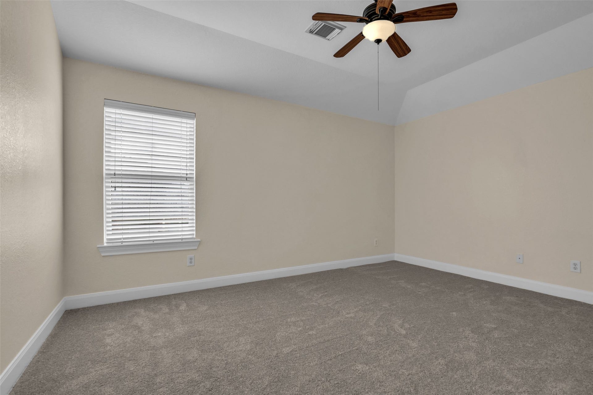9907 Heritage Waters Court, Humble, TX 77396 Second of 3 upstairs bedrooms