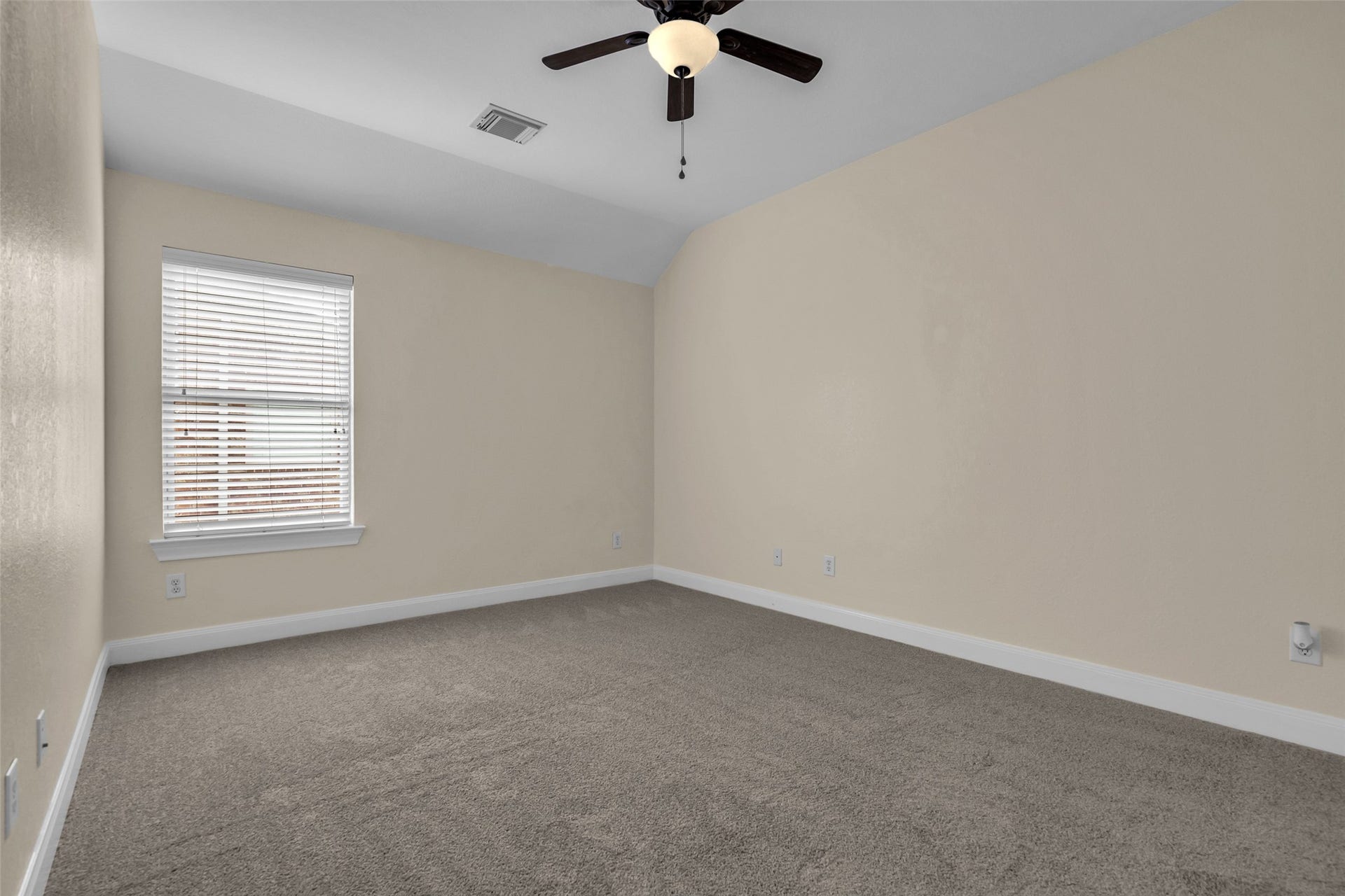 9907 Heritage Waters Court, Humble, TX 77396 Third upstairs bedroom