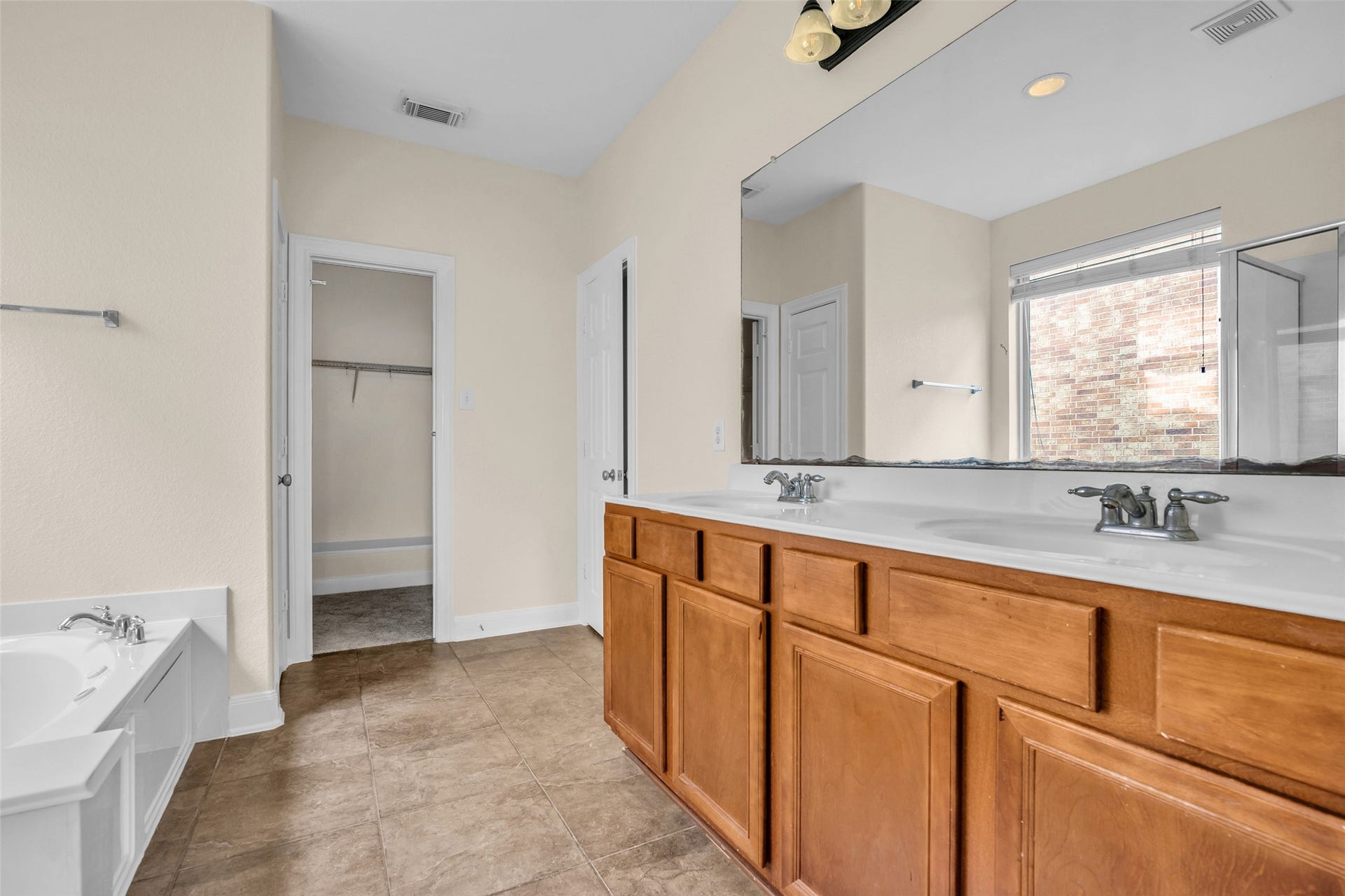 9907 Heritage Waters Court, Humble, TX 77396 Primary bathroom offers double vanity and walk-in closet.