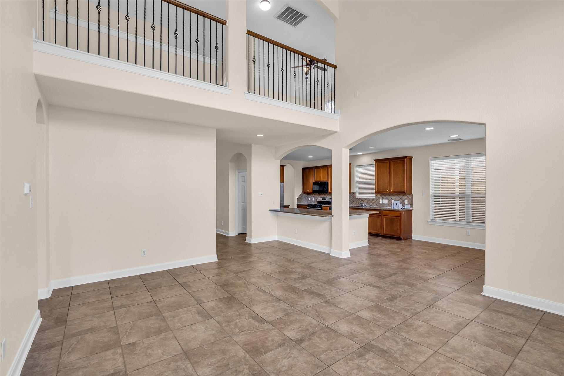 9907 Heritage Waters Court, Humble, TX 77396 High ceilings create an airy, open feel to the home. Upgraded wrought iron railing offers a touch of elegance.
