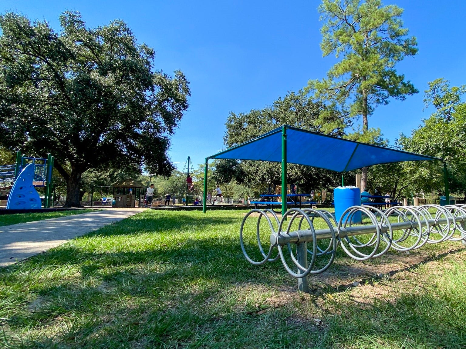 951 Lamonte Lane, Houston, TX 77018 Nearby Rick Englert SPARK Park features a playground, shaded picnic areas, and plenty of space for outdoor recreation.