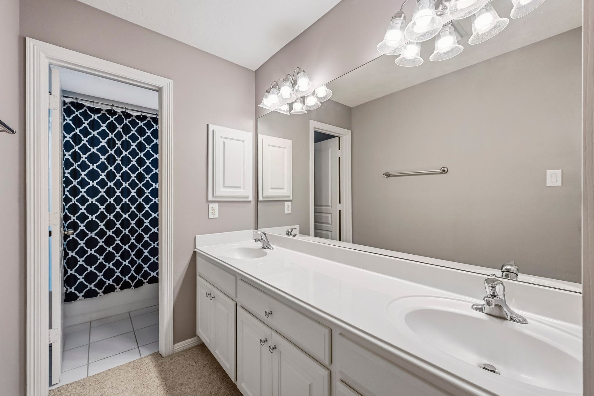 951 Lamonte Lane, Houston, TX 77018 Spacious secondary bathroom with dual sinks, generous vanity storage, and a separate tub/shower area.