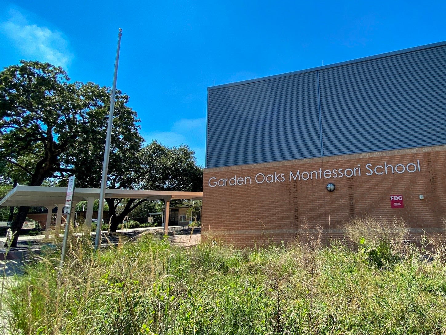 951 Lamonte Lane, Houston, TX 77018 Zoned to the Garden Oaks School, a popular neighborhood elementary school offering a Montessori-based learning environment.