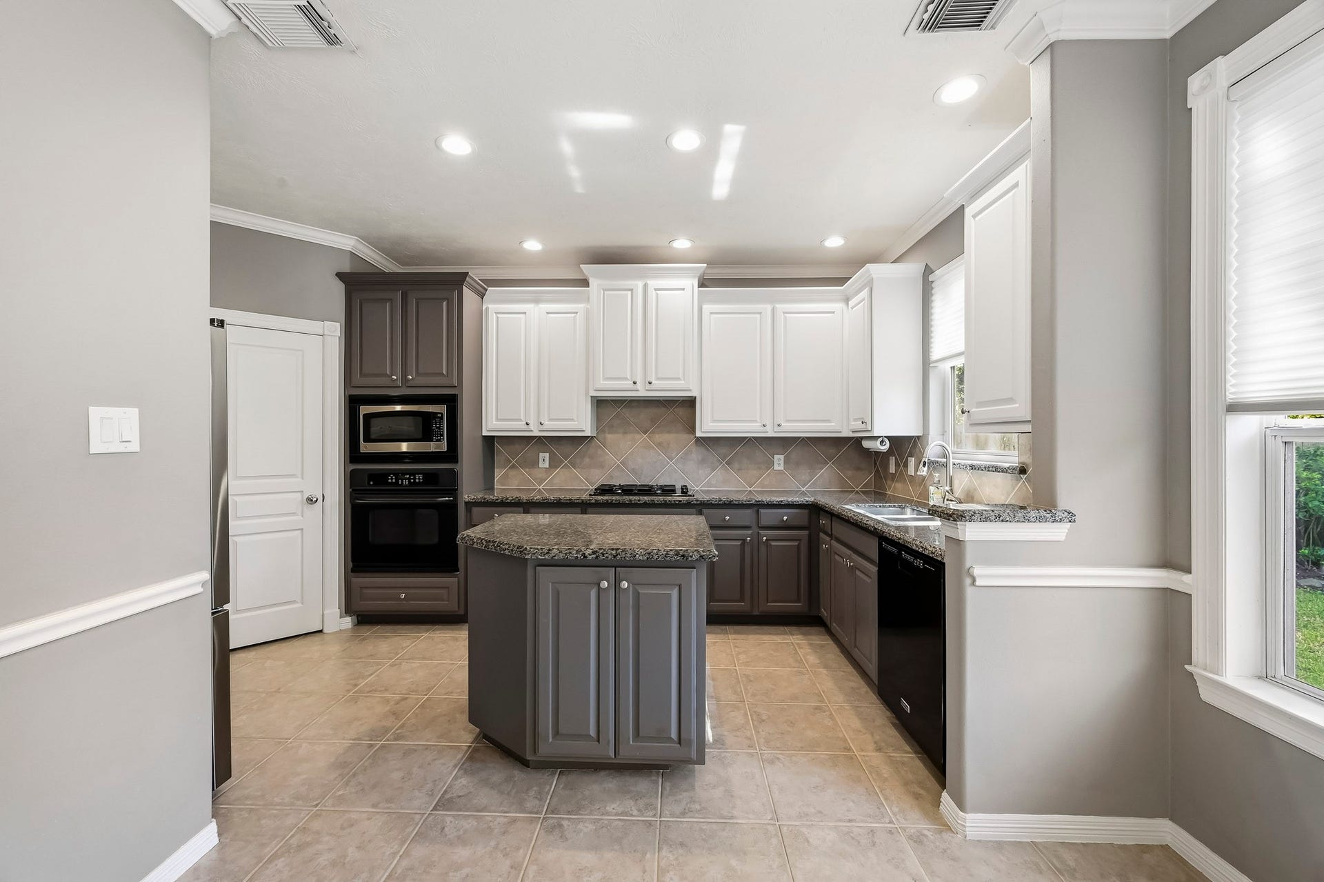 951 Lamonte Lane, Houston, TX 77018 Another view of the kitchen highlighting the generous counter space, center island, and ample cabinetry.