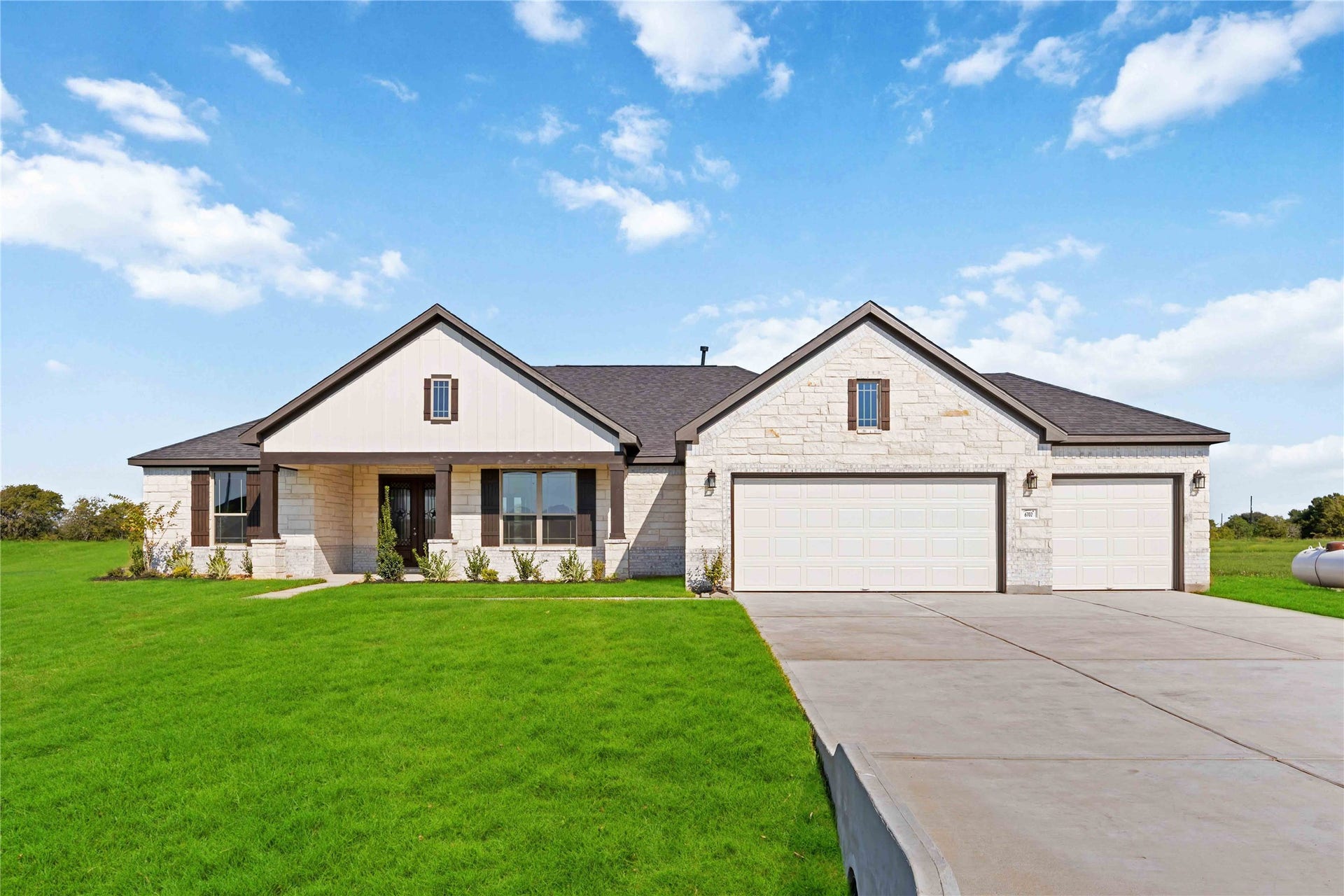 6702 Pelican Lane, Beasley, TX 77417 Welcome home to 6702 Pelican Lane located in Blue Heron Estates, a peaceful acreage community in Beasley, Texas 77417.