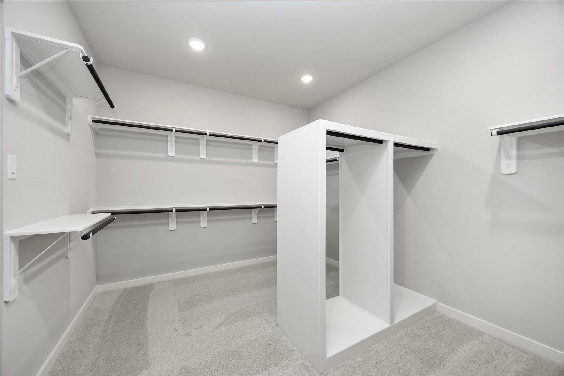 6702 Pelican Lane, Beasley, TX 77417 The luxurious owner's retreat is a private oasis with a spa-inspired bath and an extended walk-in closet.