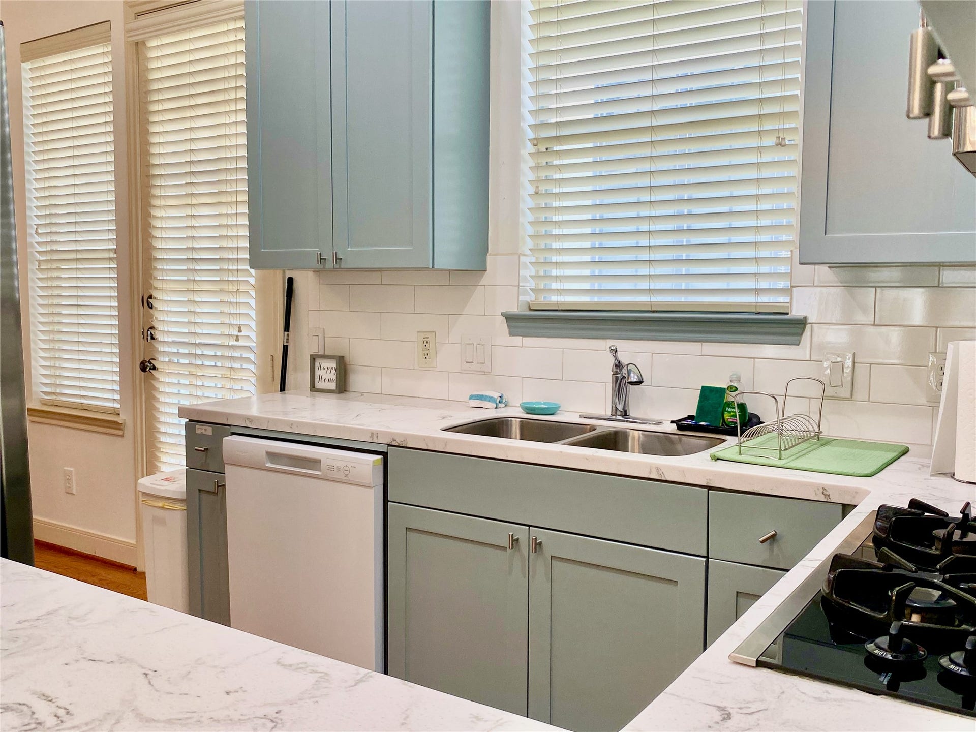 5202 Crawford Street, #17, Houston, TX 77004 Designer painted cabinetry