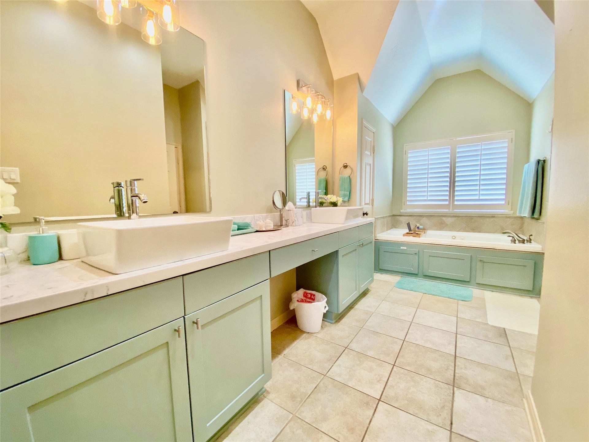 5202 Crawford Street, #17, Houston, TX 77004 Primary Bath