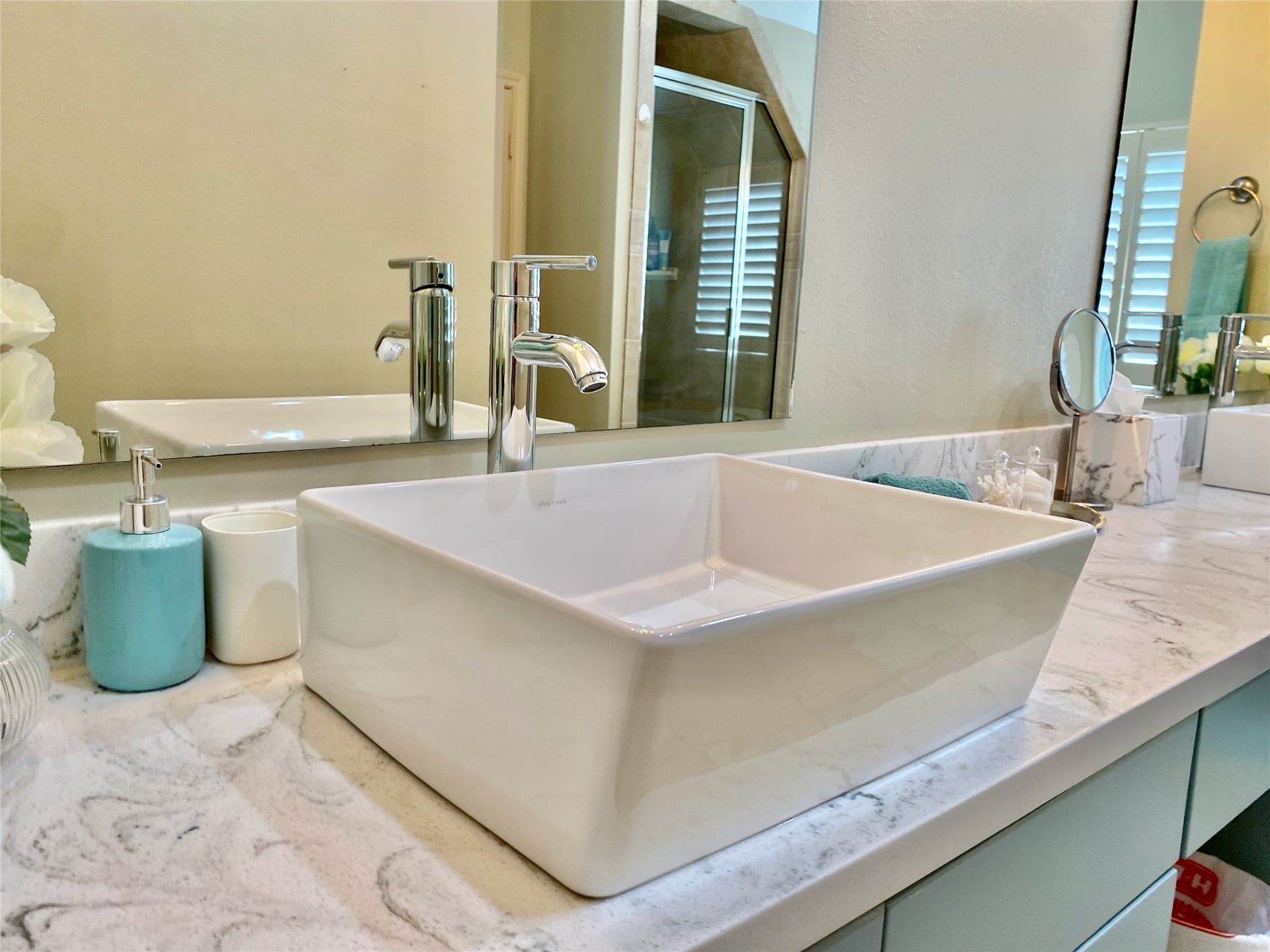 5202 Crawford Street, #17, Houston, TX 77004 High end fixtures
