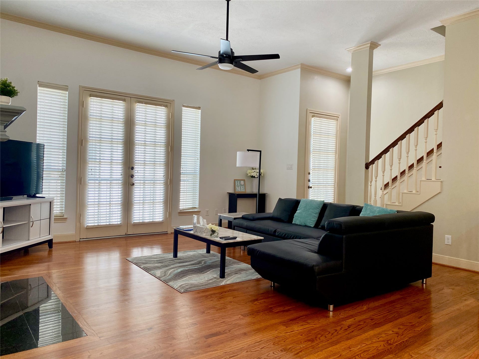 5202 Crawford Street, #17, Houston, TX 77004 Living Area