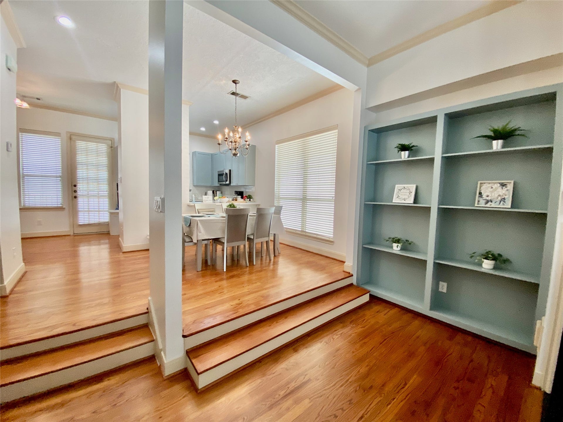 5202 Crawford Street, #17, Houston, TX 77004 Dining area