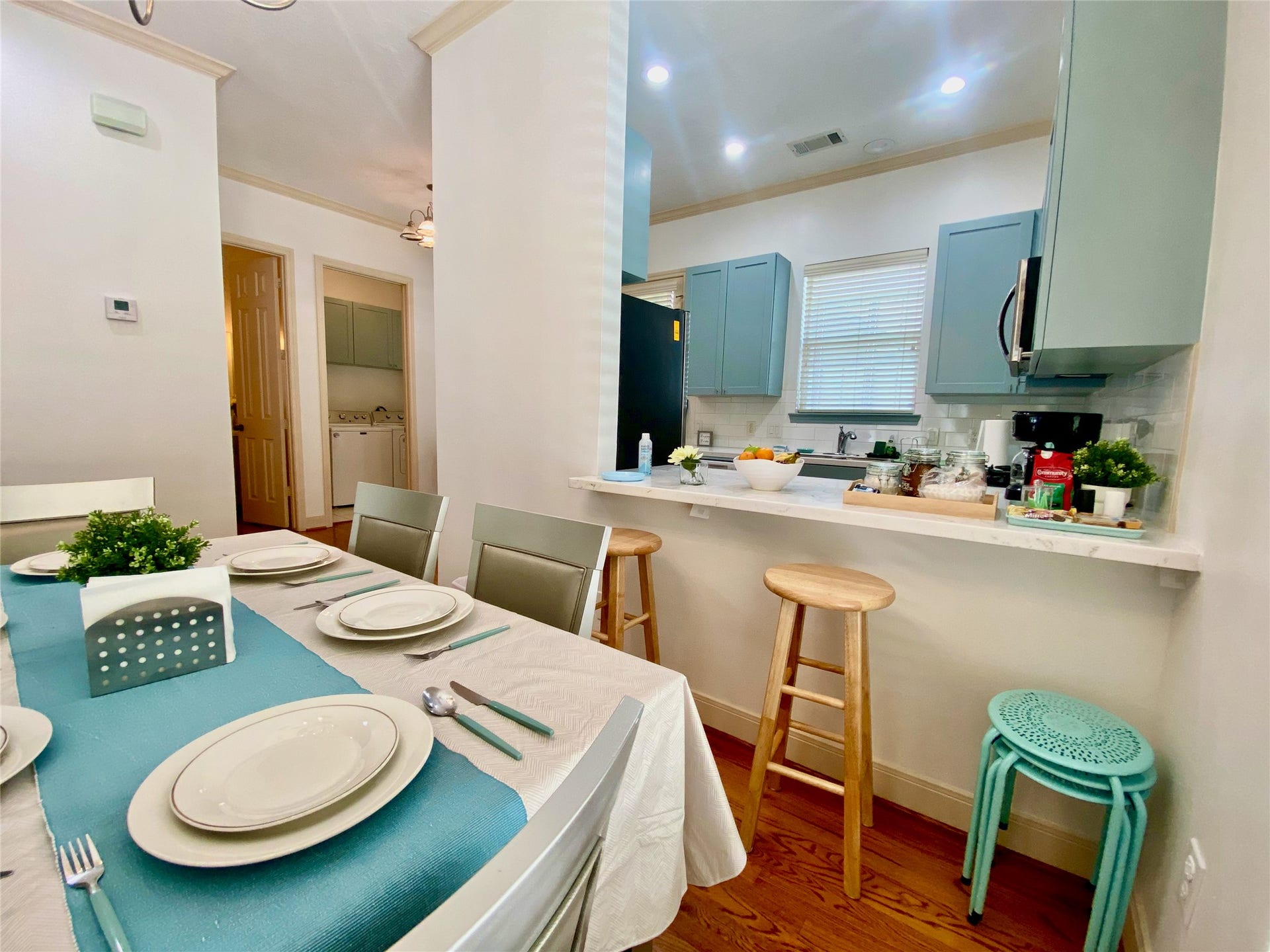 5202 Crawford Street, #17, Houston, TX 77004 Beautifully furnished