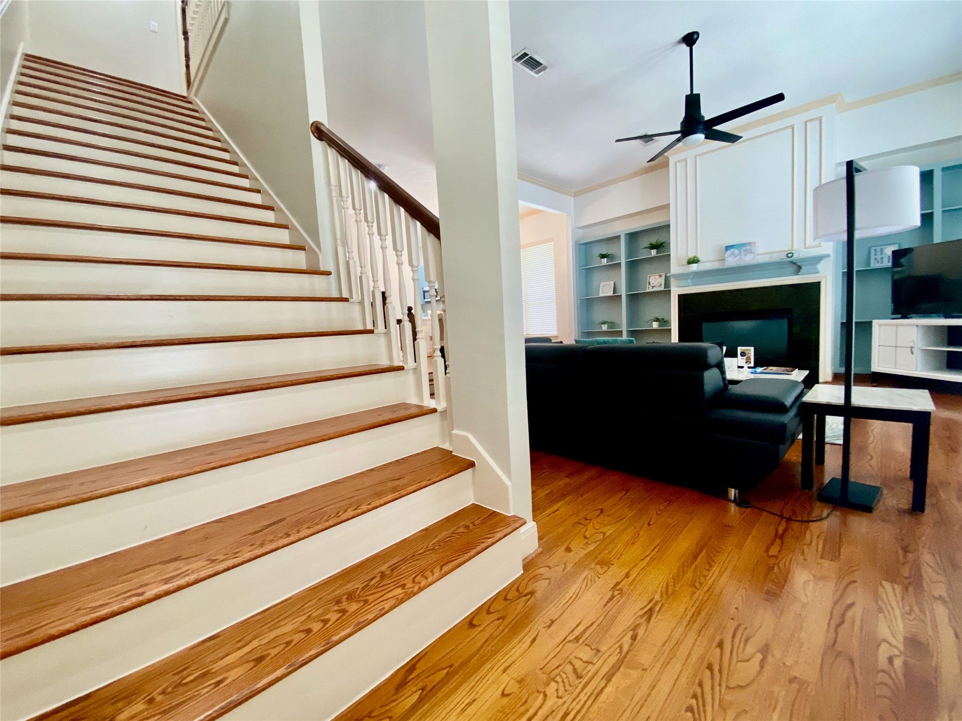 5202 Crawford Street, #17, Houston, TX 77004 Stairway that leads to primary suite