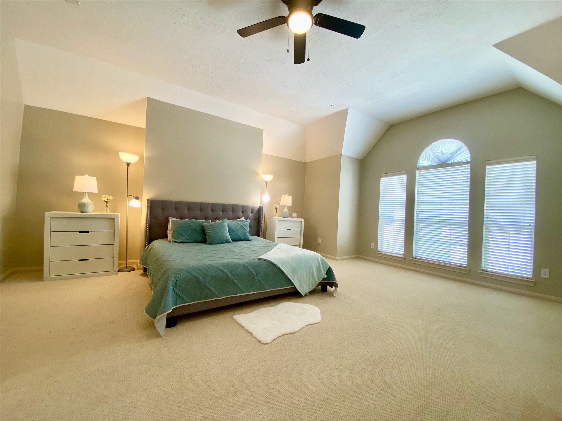 5202 Crawford Street, #17, Houston, TX 77004 Primary suite
