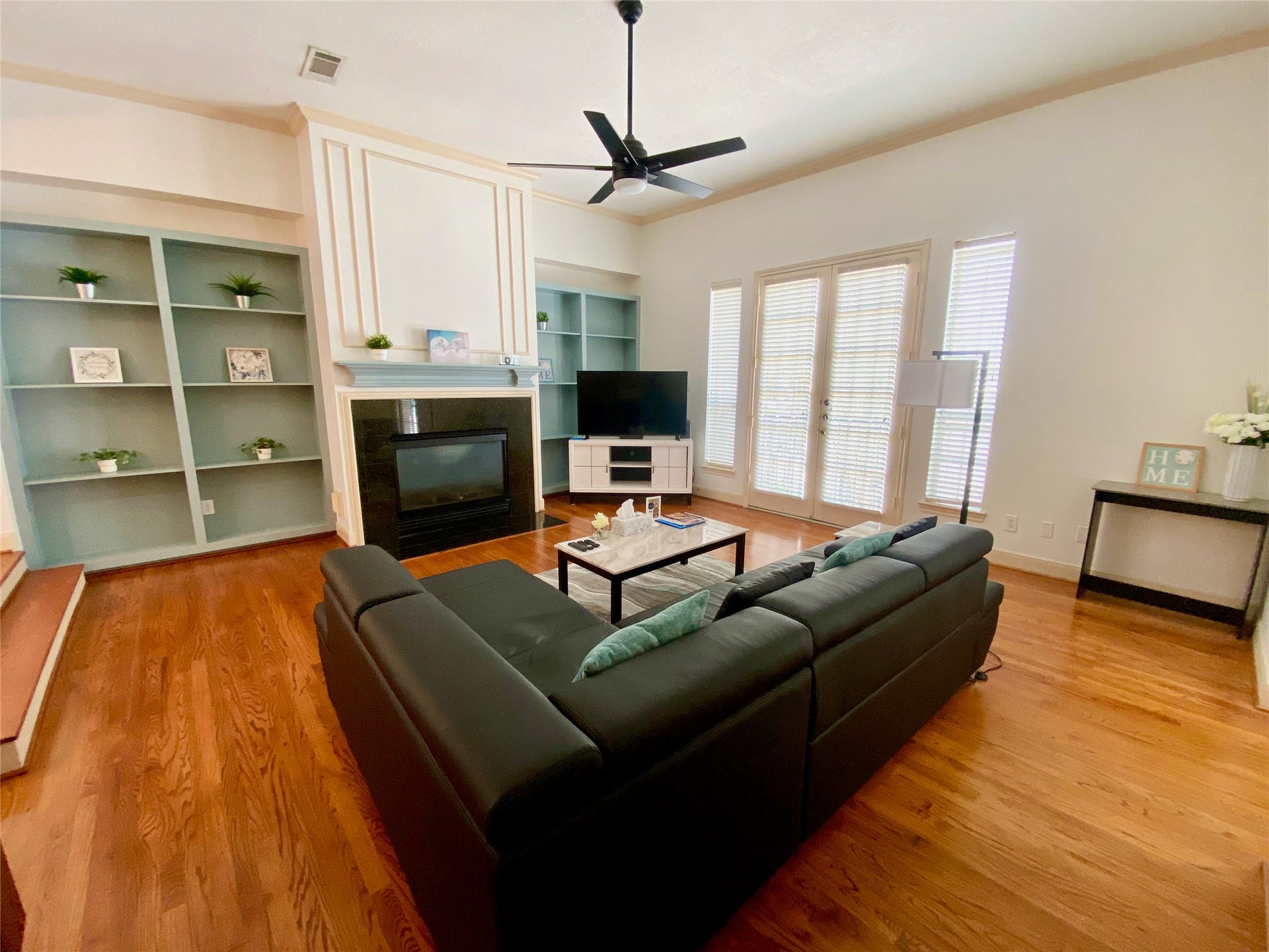 5202 Crawford Street, #17, Houston, TX 77004 Living Area