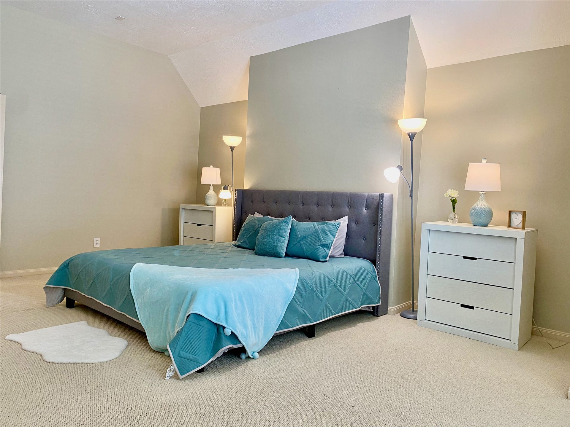 5202 Crawford Street, #17, Houston, TX 77004 Primary suite