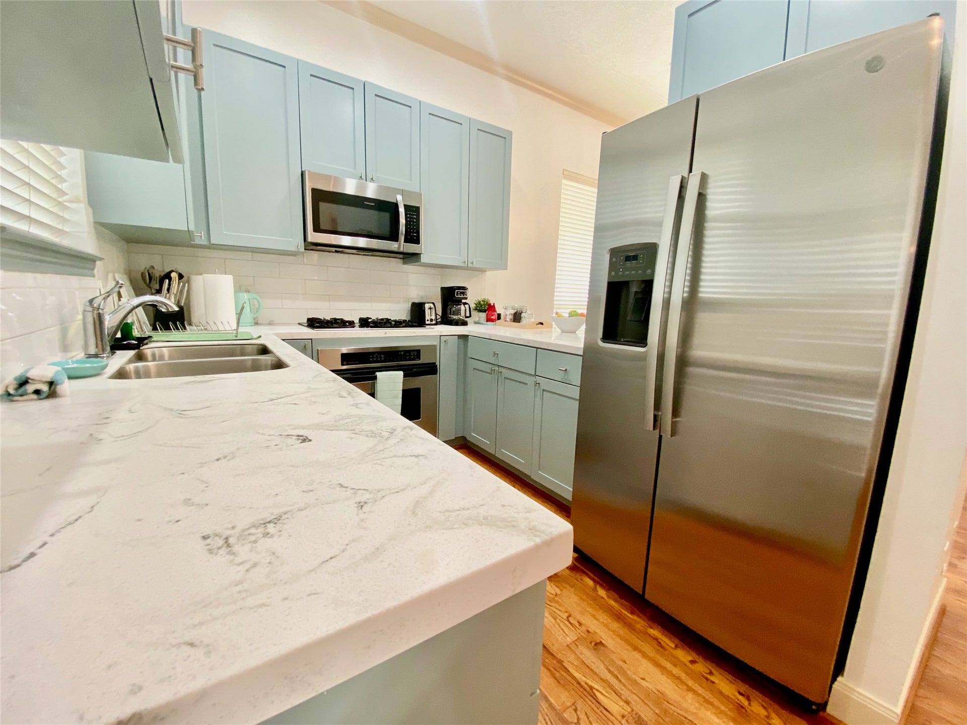 5202 Crawford Street, #17, Houston, TX 77004 Quartz Countertops