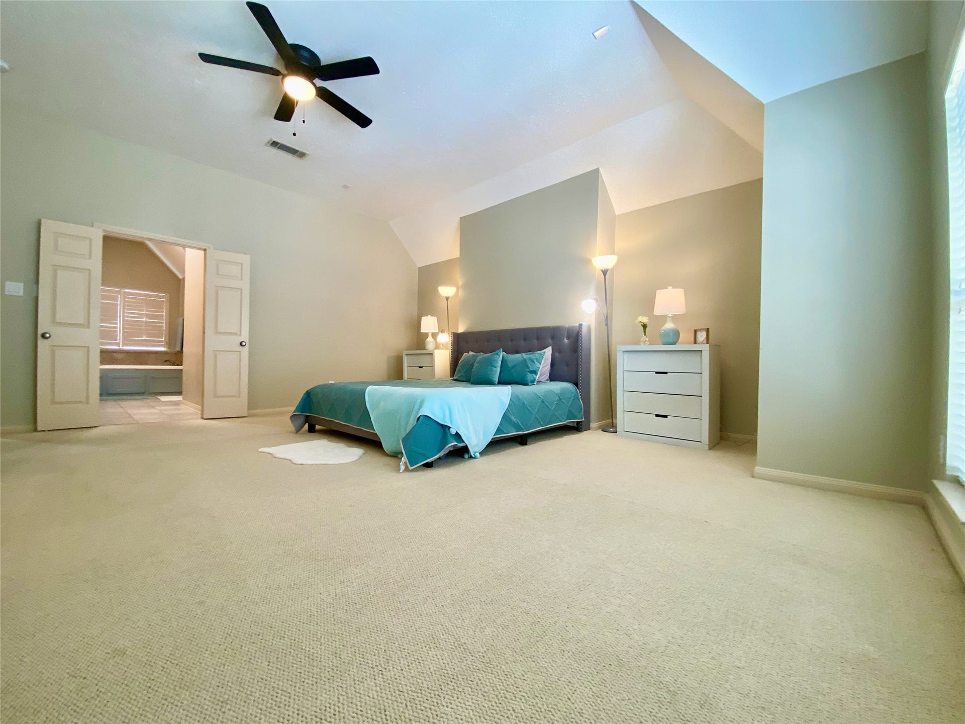 5202 Crawford Street, #17, Houston, TX 77004 Primary suite