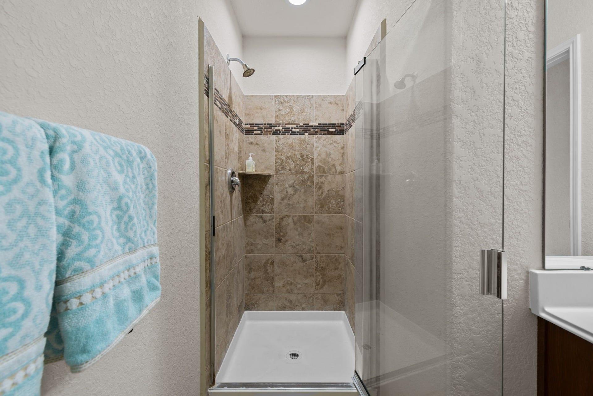 9979 Chimney Swift Lane, Conroe, TX 77385 Downstairs bathroom off of the office/bed has a shower.