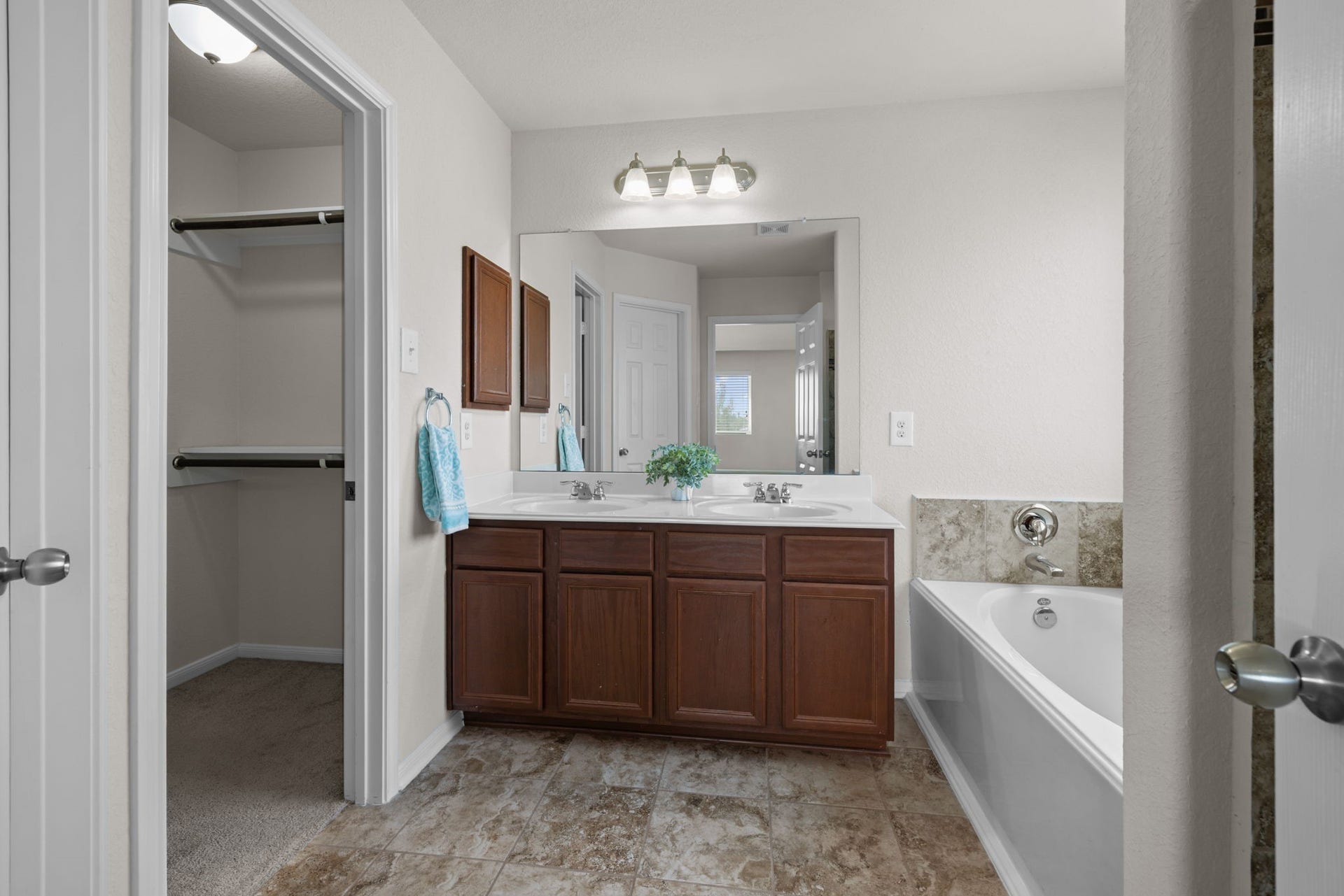 9979 Chimney Swift Lane, Conroe, TX 77385 Primary bath