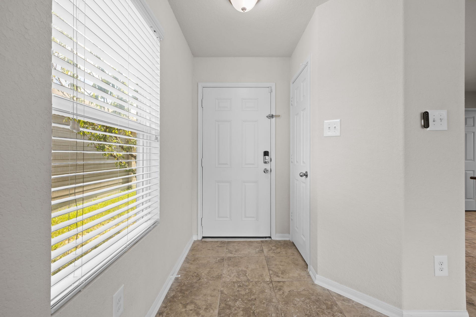 9979 Chimney Swift Lane, Conroe, TX 77385 Entry way