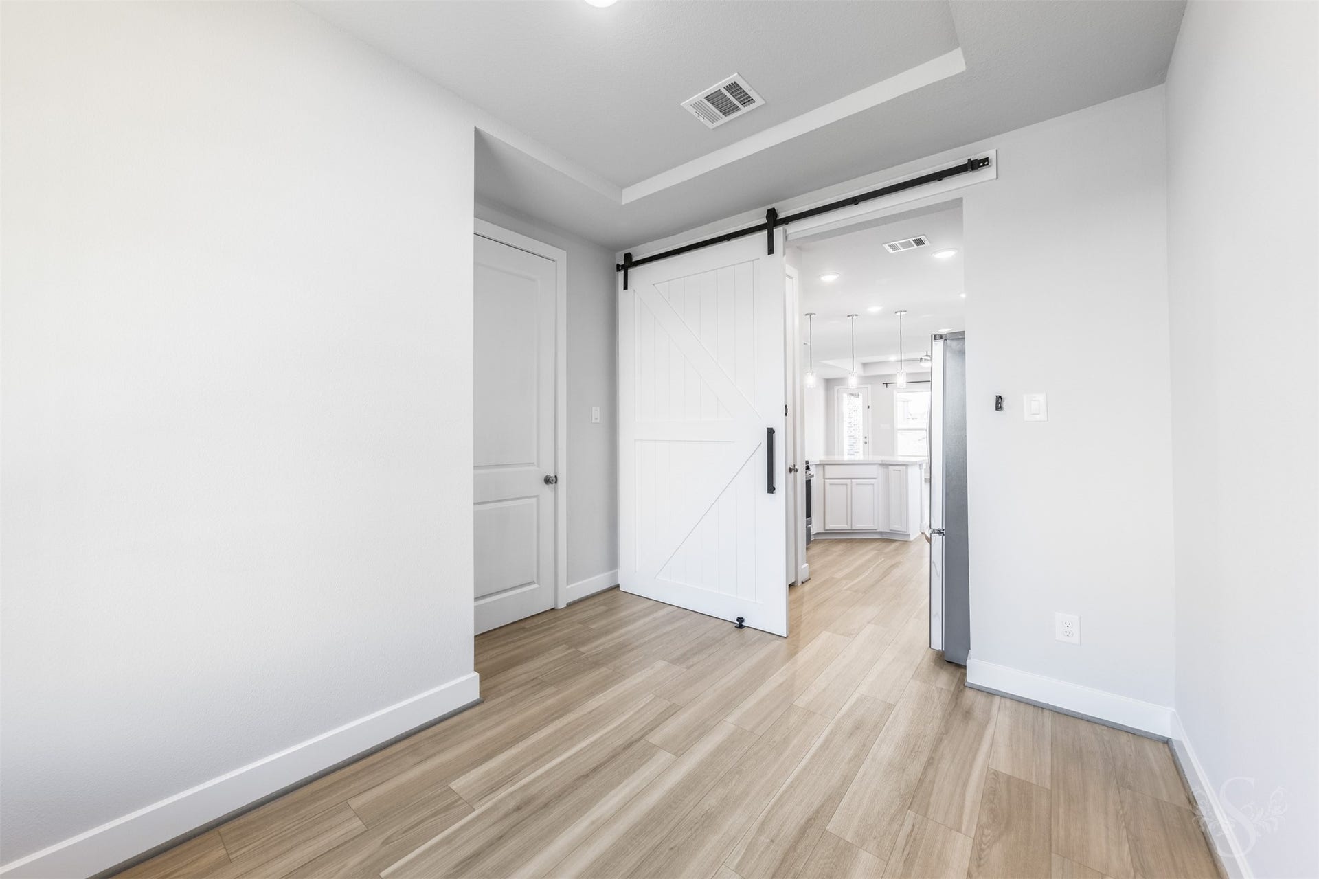 20922 Maudine Drive, Cypress, TX 77433 Beautiful wood flooring and a tray ceiling create a stylish setting for memorable meals in the formal dining room. A sliding barn door adds character while allowing the room to be closed off from the kitchen for more intimate gatherings.