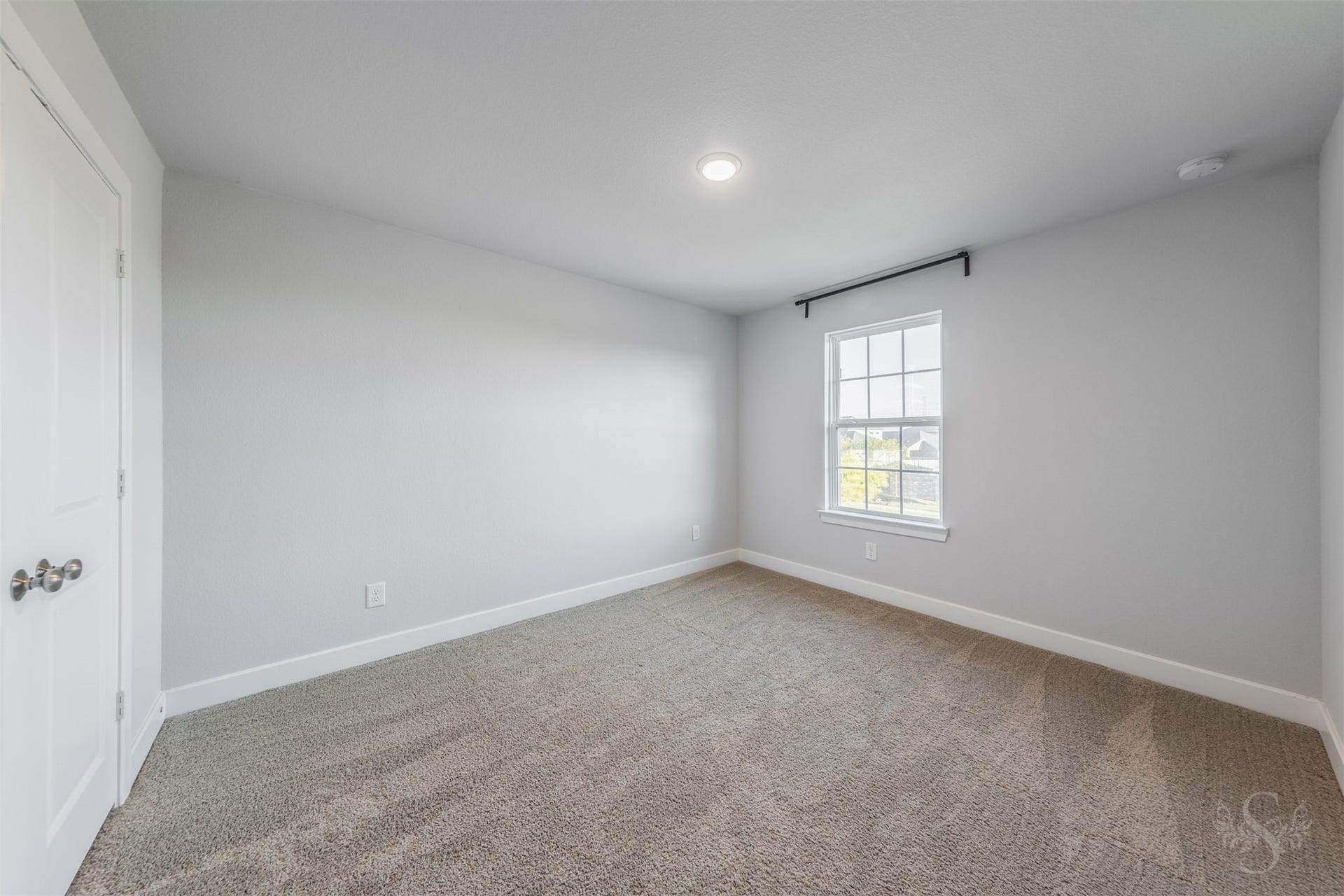 20922 Maudine Drive, Cypress, TX 77433 Secondary bedroom upstairs features soft carpeting and neutral walls, ready to complement your favorite dcor. Theres plenty of space for a comfortable bed and a desk for homework or creative projects.