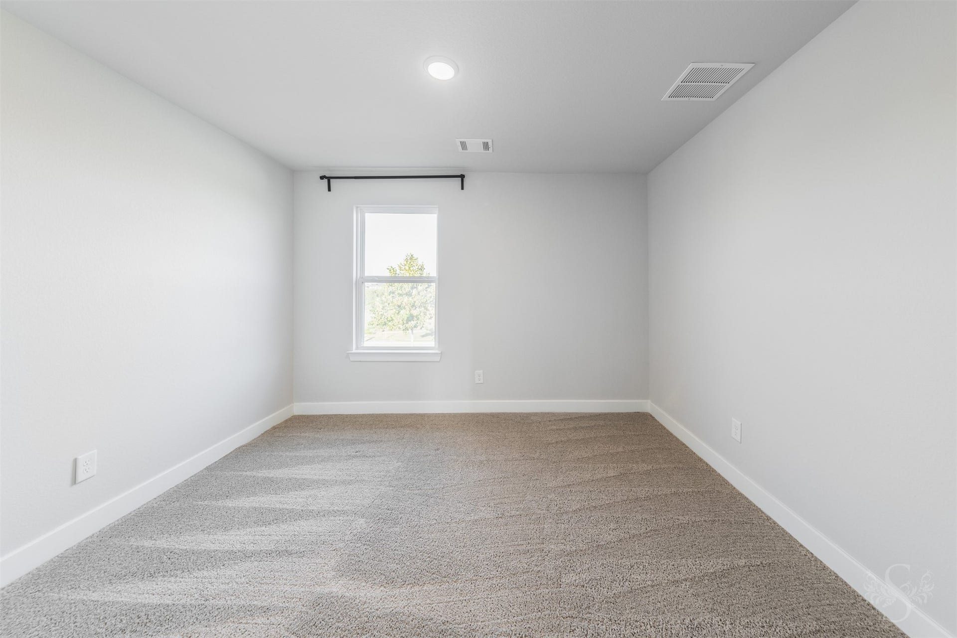 20922 Maudine Drive, Cypress, TX 77433 Secondary bedroom upstairs features soft carpeting and neutral walls, ready to complement your favorite dcor. Theres plenty of space for a comfortable bed and a desk for homework or creative projects.