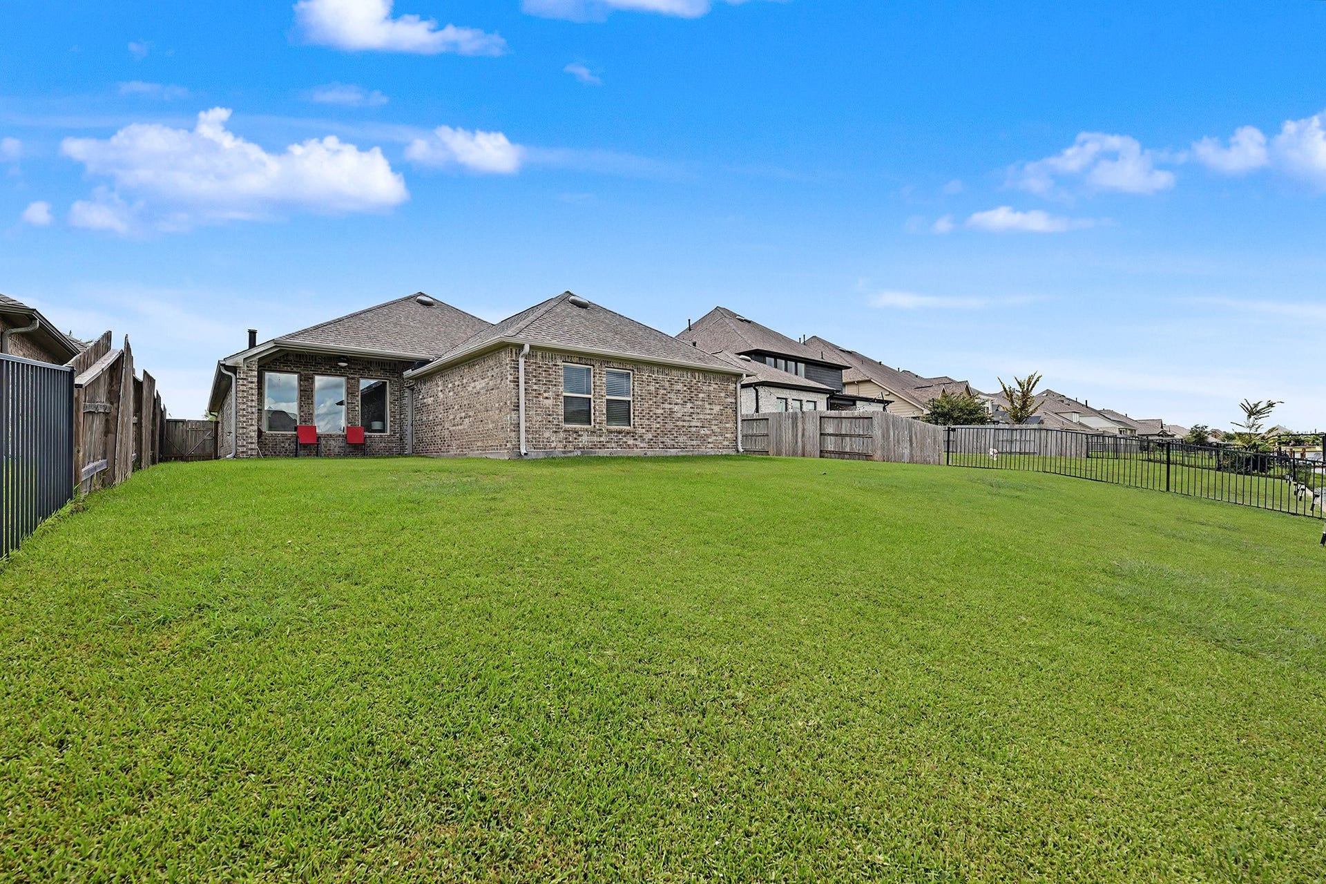 2735 Broad Reach Road, Manvel, TX 77578