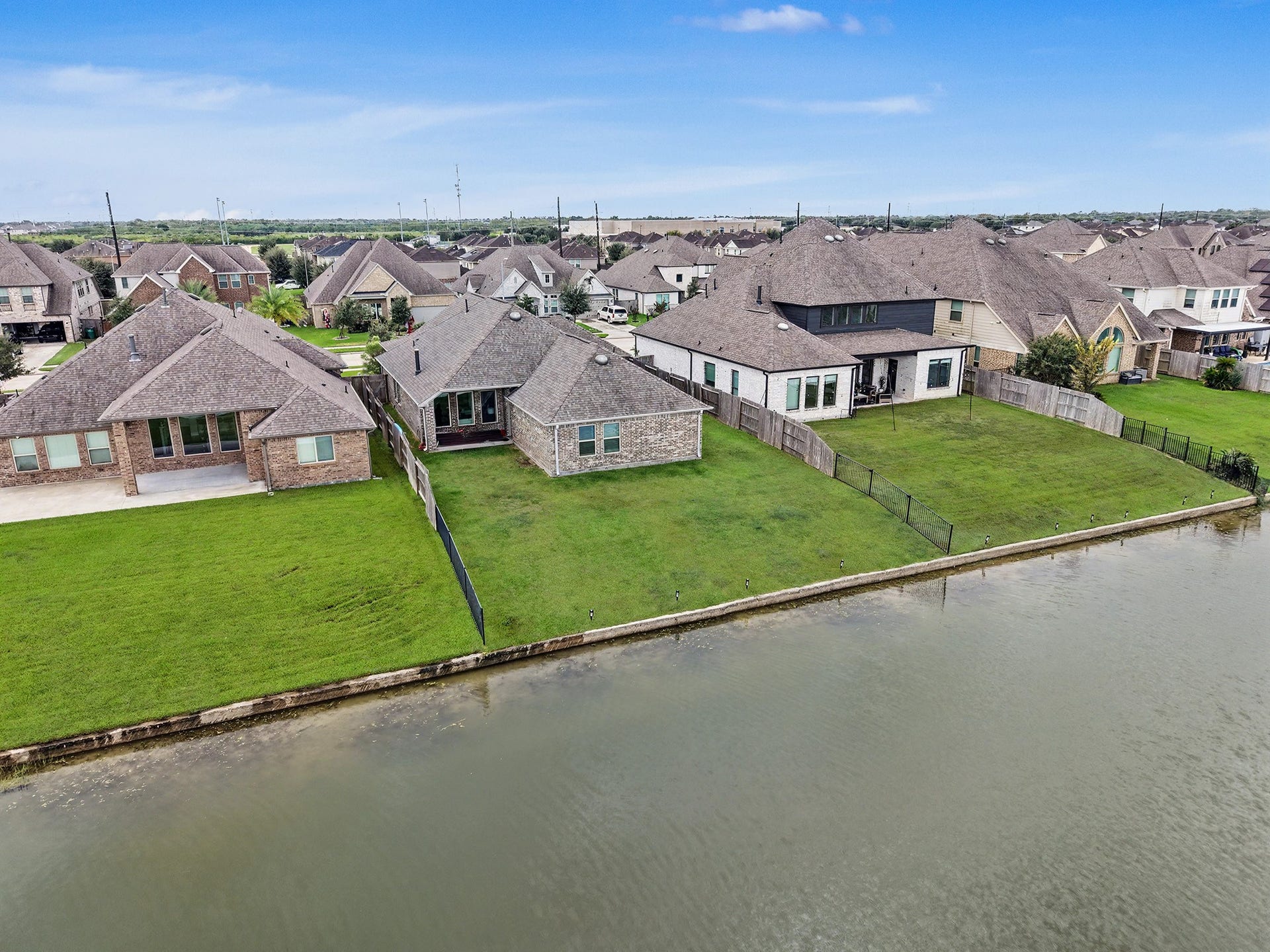 2735 Broad Reach Road, Manvel, TX 77578