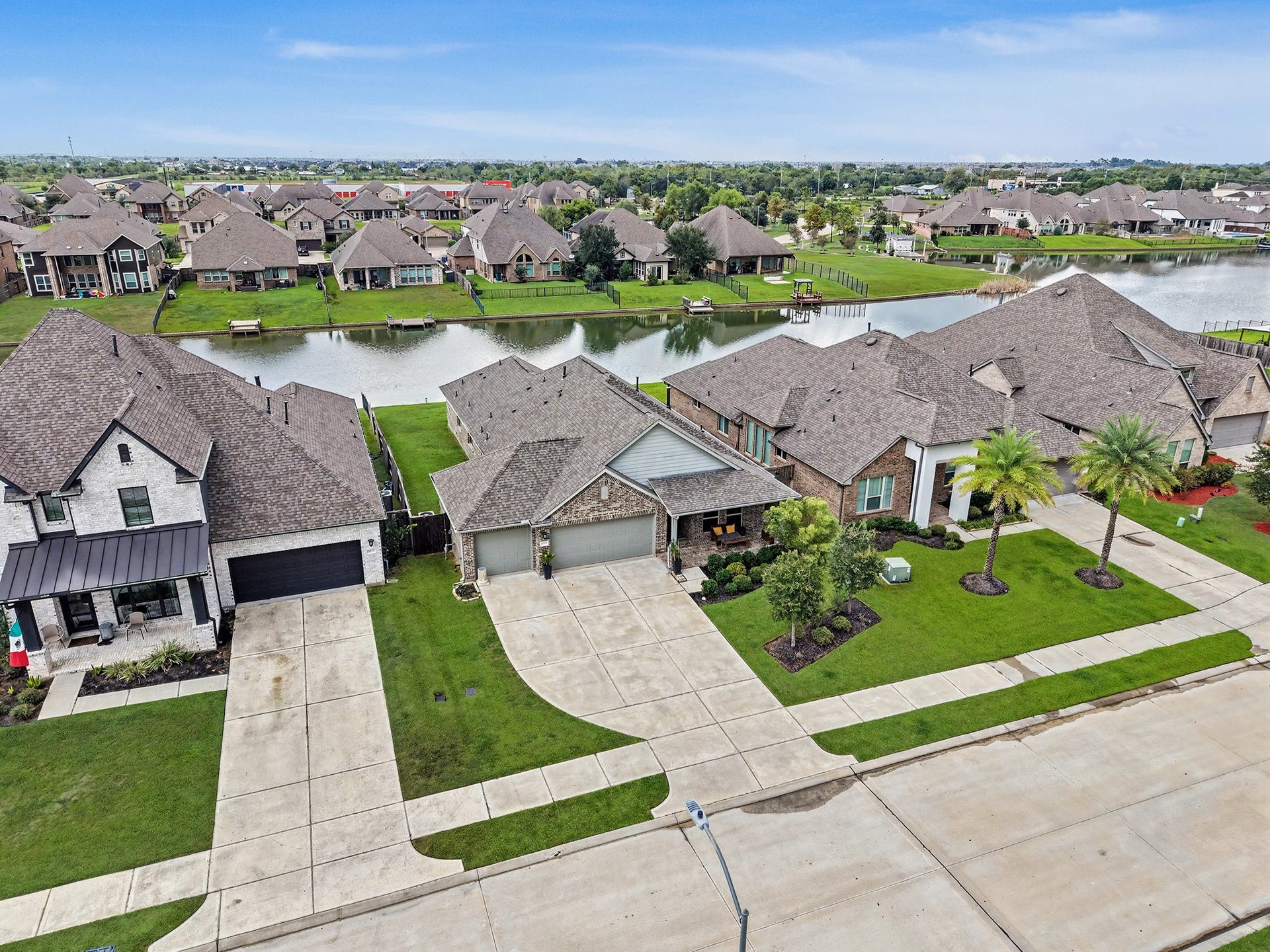 2735 Broad Reach Road, Manvel, TX 77578