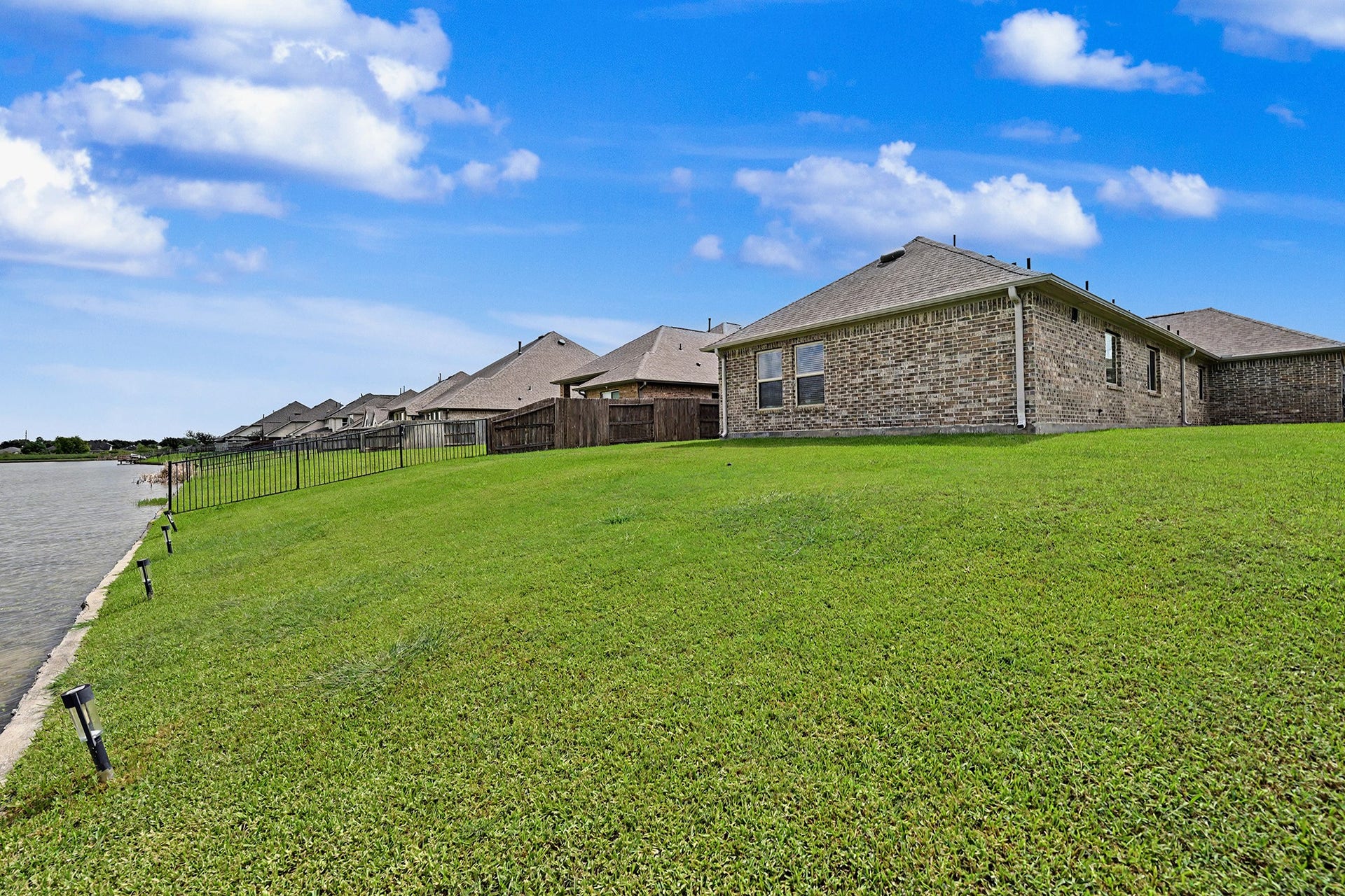 2735 Broad Reach Road, Manvel, TX 77578